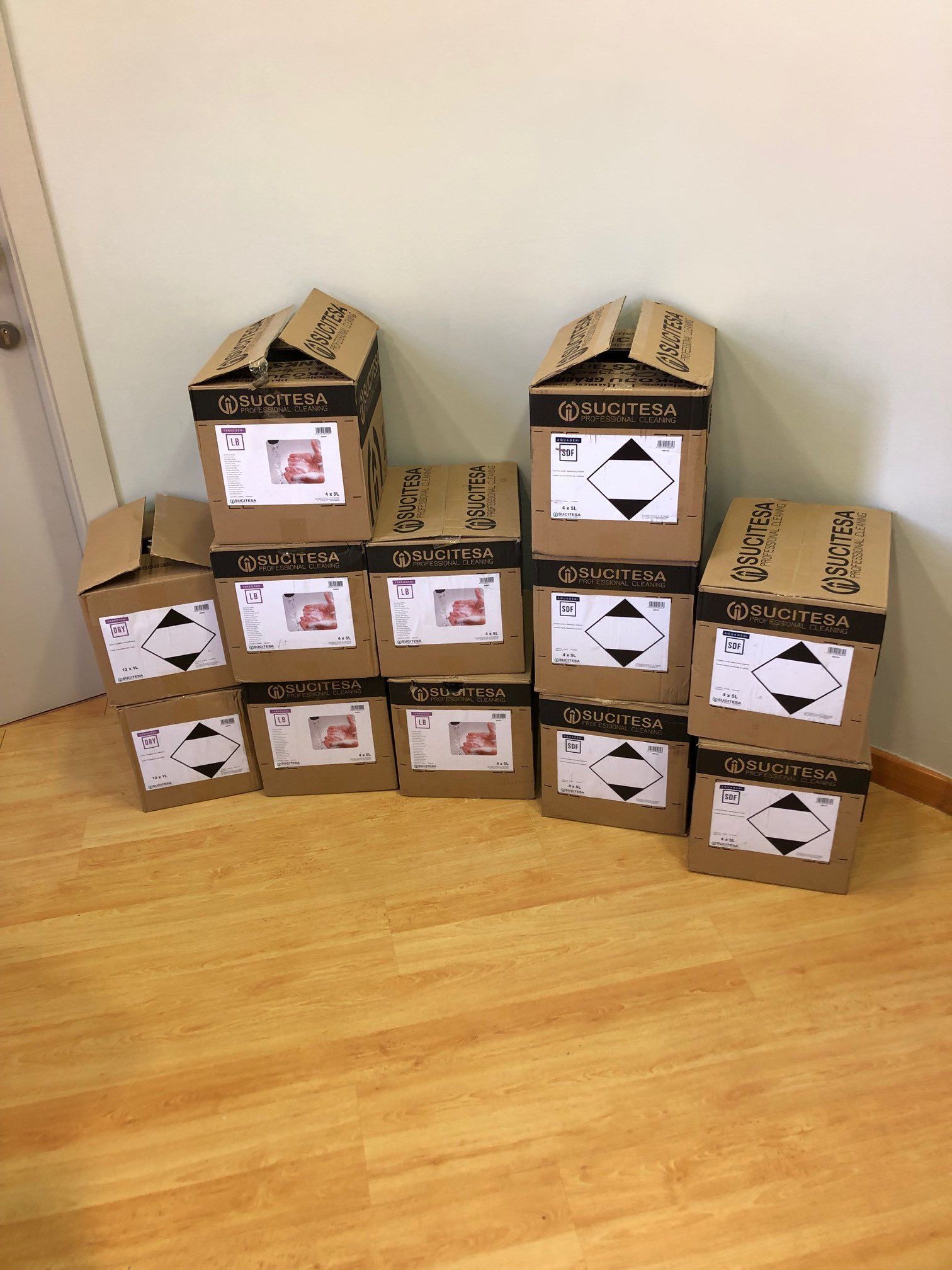 Material donat per Sucitesa a l'EMD de Valldoreix FOTO: Cedida