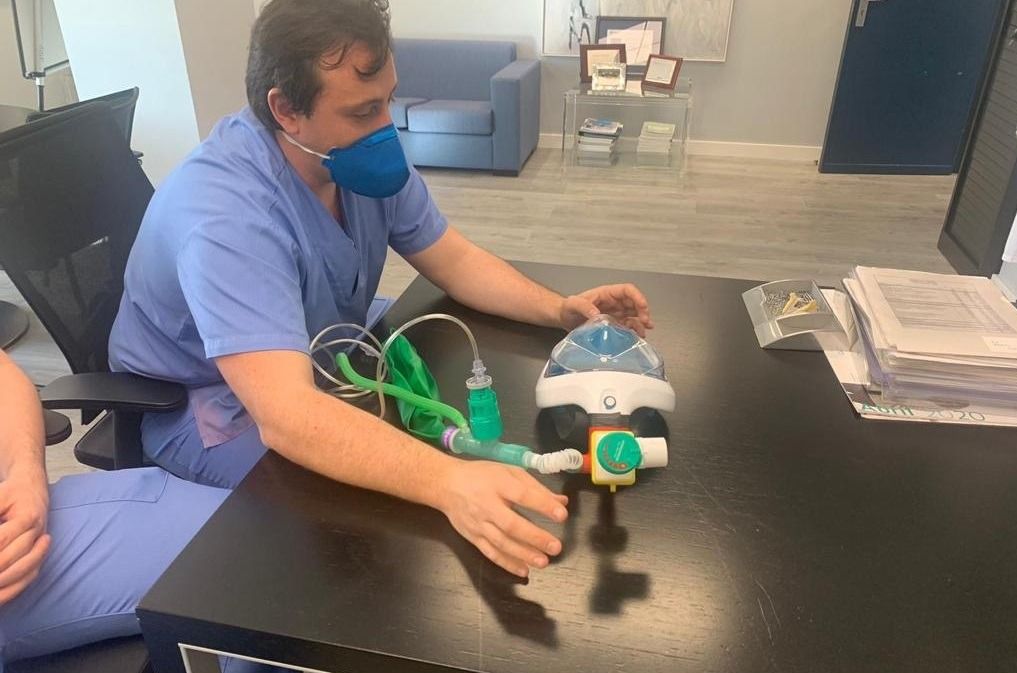 Les màscares de buceig adaptades com a sistema de ventilació FOTO: Asepeyo