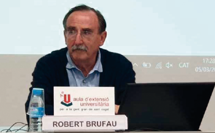 El ponent Robert Brufau durant la conferència sobre Gaudí. FOTO: Cedida