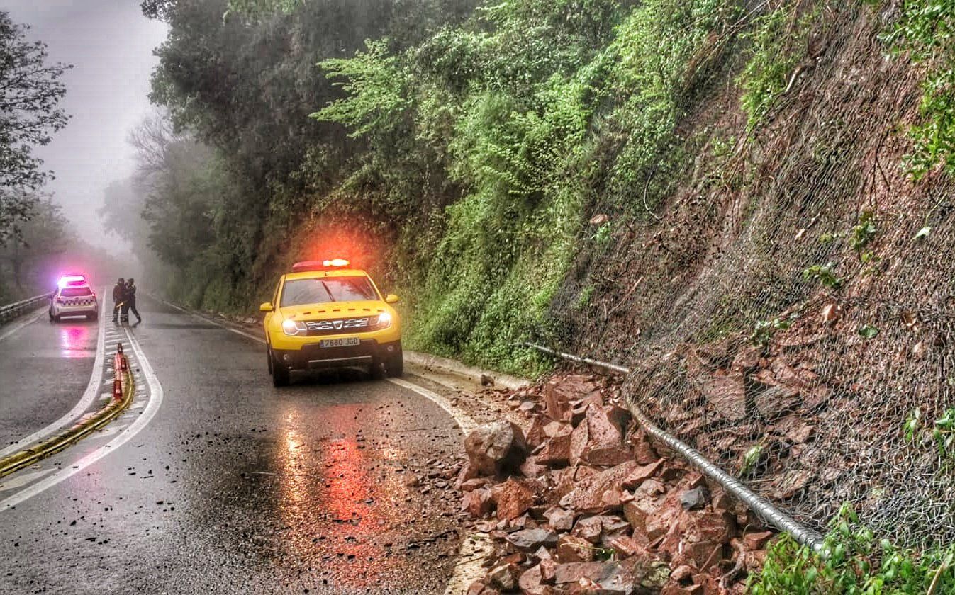 Desprendiment a l'Arrabassada aquest 19 d'abril FOTO: Guàrdia Urbana Barcelona