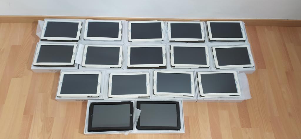 Les tauletes que ha repartit el centre educatiu FOTO: Cedida