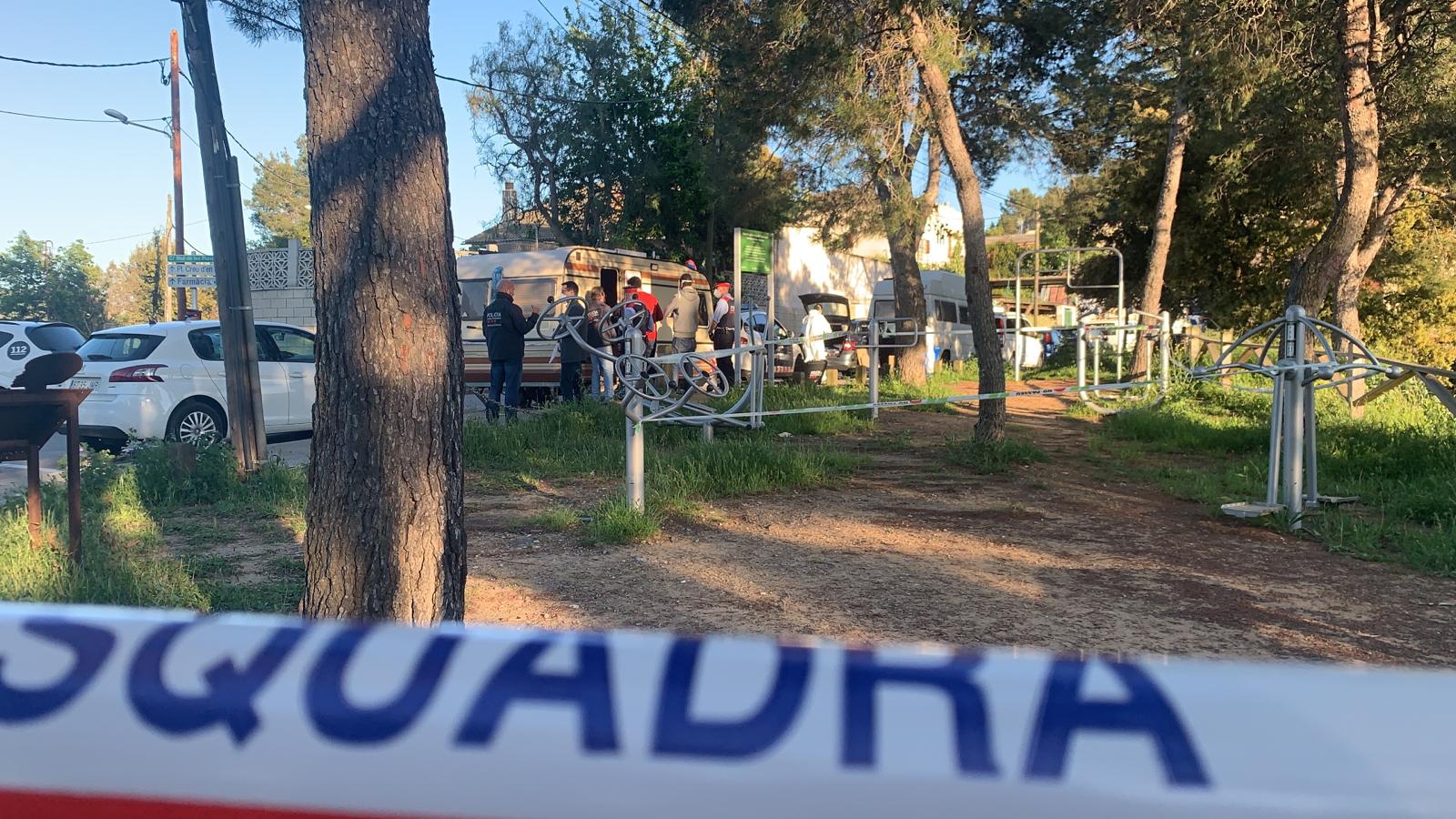 Escorcoll a les Planes a la caravana del presumpte assassí. FOTO: Àgata Guinó