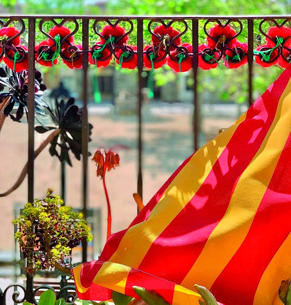 La Senyera no pot faltar al balcó