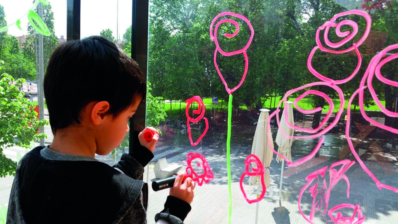 Les roses omplen els balcons de Sant Cugat