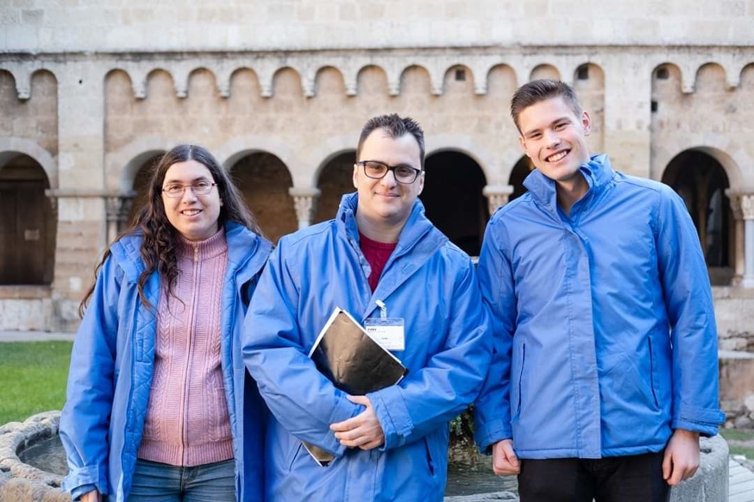 Guies del projecte Guia'm pel Monestir. FOTO: Amanda Bernal