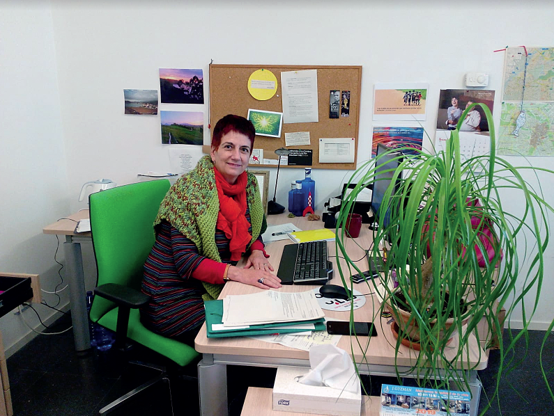 L’Elvira García al seu despatx del Turó de Can Mates. FOTO: Cedida