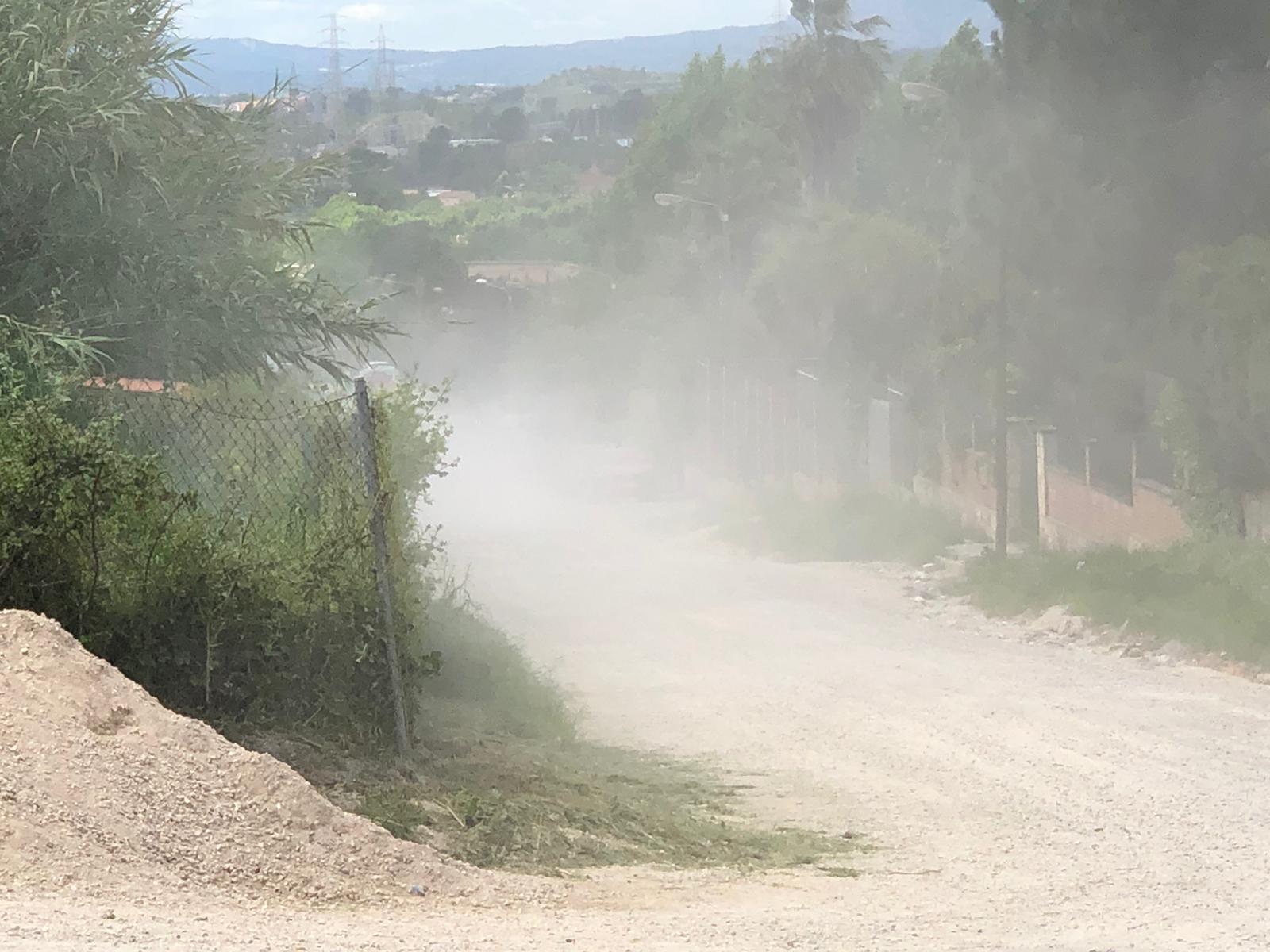 La pols és un dels inconvenients amb els que han de conviure els veïns de l'avinguda FOTO: Cedida