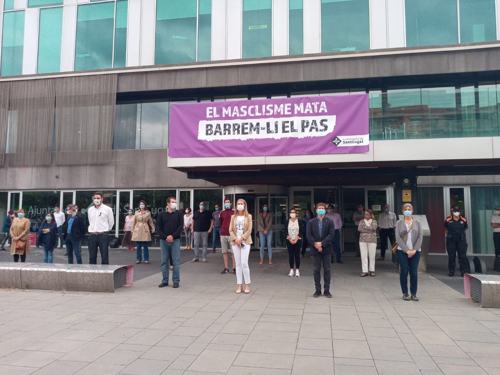 Minut de silenci a Sant Cugat per rebutjar la violència de gènere. FOTO: Ajuntament de Sant Cugat