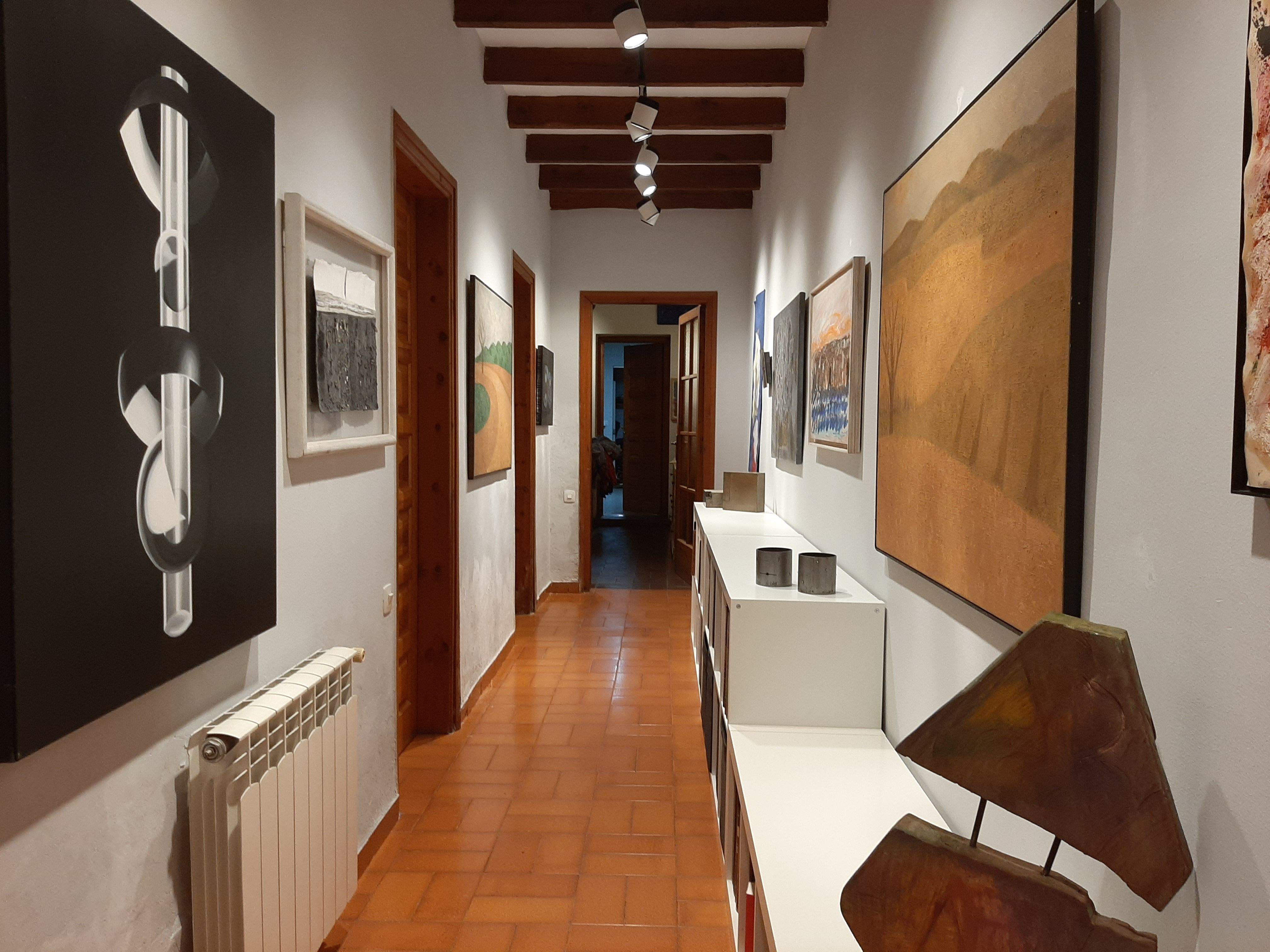 Part de l'exposició 'La dona en l'art' de la Canals Galeria de Sant Cugat. FOTO: Cedida