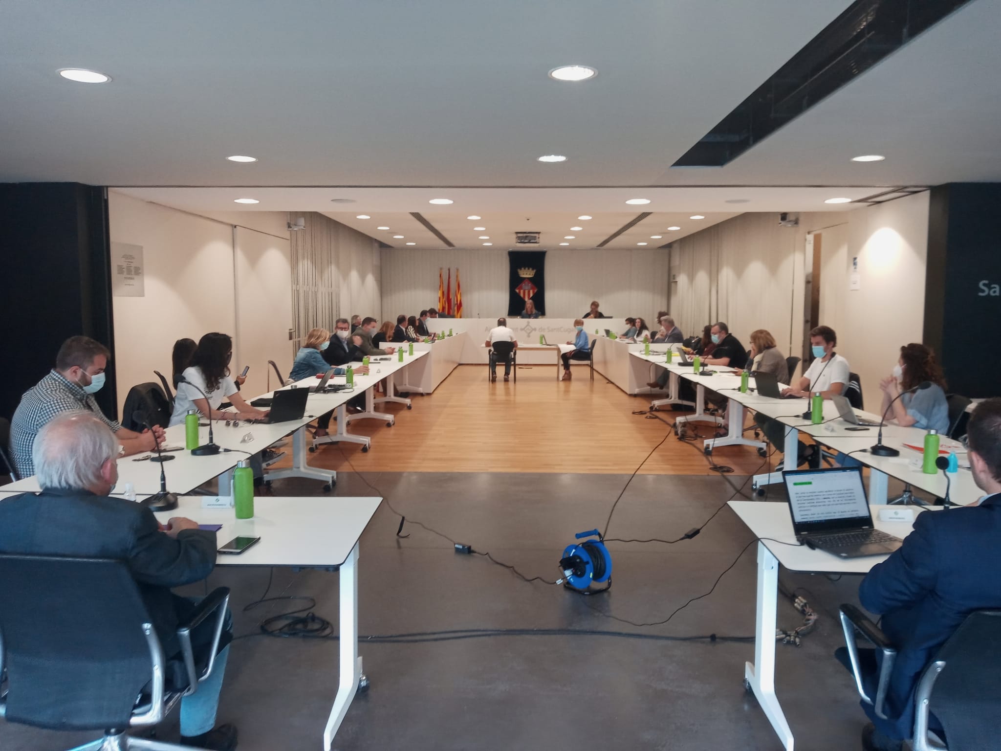 El ple municipal s'ha celebrat amb mesures de seguretat per garantir el distanciament FOTO: Ajuntament