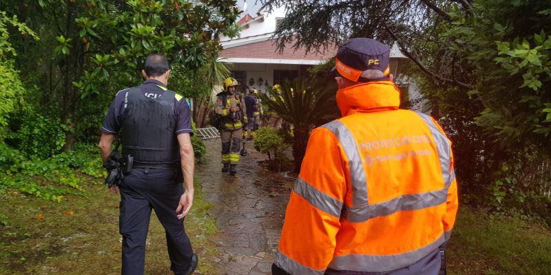 Els serveis d'emergència treballant al lloc dels fets. FOTO: @ajsantcugat