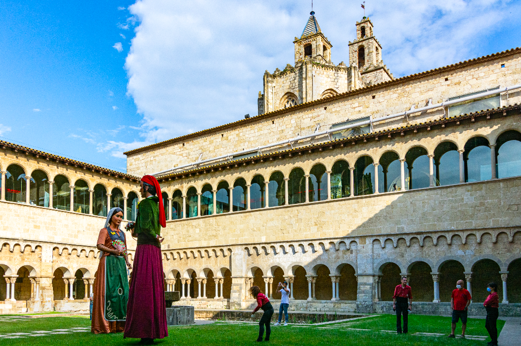 El vídeo s'enregistrava al claustre del Monestir, on van ballar el Joan i la Marieta. FOTO: Anna Fabre