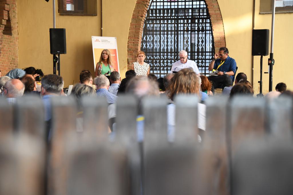 L'alcaldessa, Mireia Ingla; els regidors de l'Ajuntament de Barcelona, Elisenda Alemany i Ernest Maragall; i el germà d'Oriol Junqueras, Roger Junqueras FOTO: Localpress