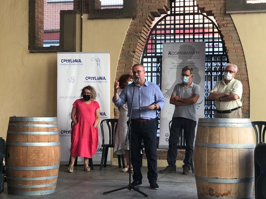 Ferran Felius, promotor d'Acompanya'm, juntament amb la Junta Directiva, en la presentació de l'entitat. FOTO: Nielo Ballart