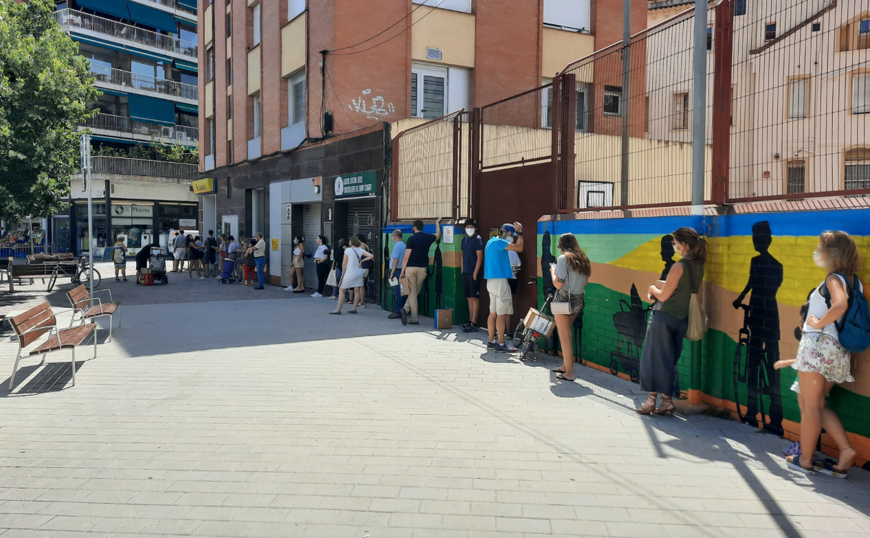 Cues a l'oficina de Correus de Sant Cugat FOTO: TOT Sant Cugat
