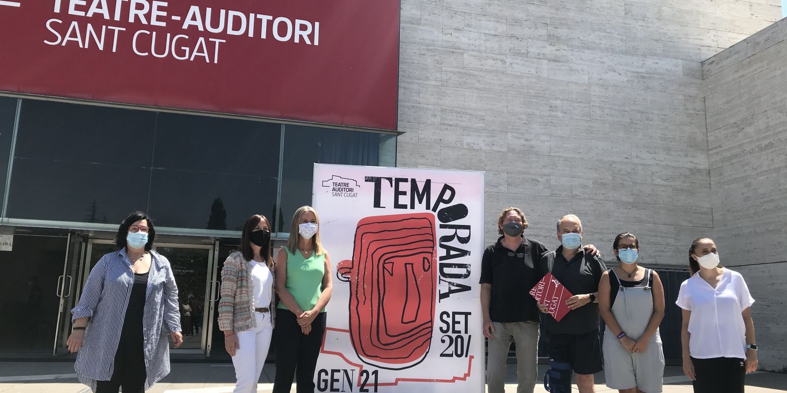 Foto de família durant la presentació de la temporada 2020-2021 del Teatre-auditori.  FOTO: TOT