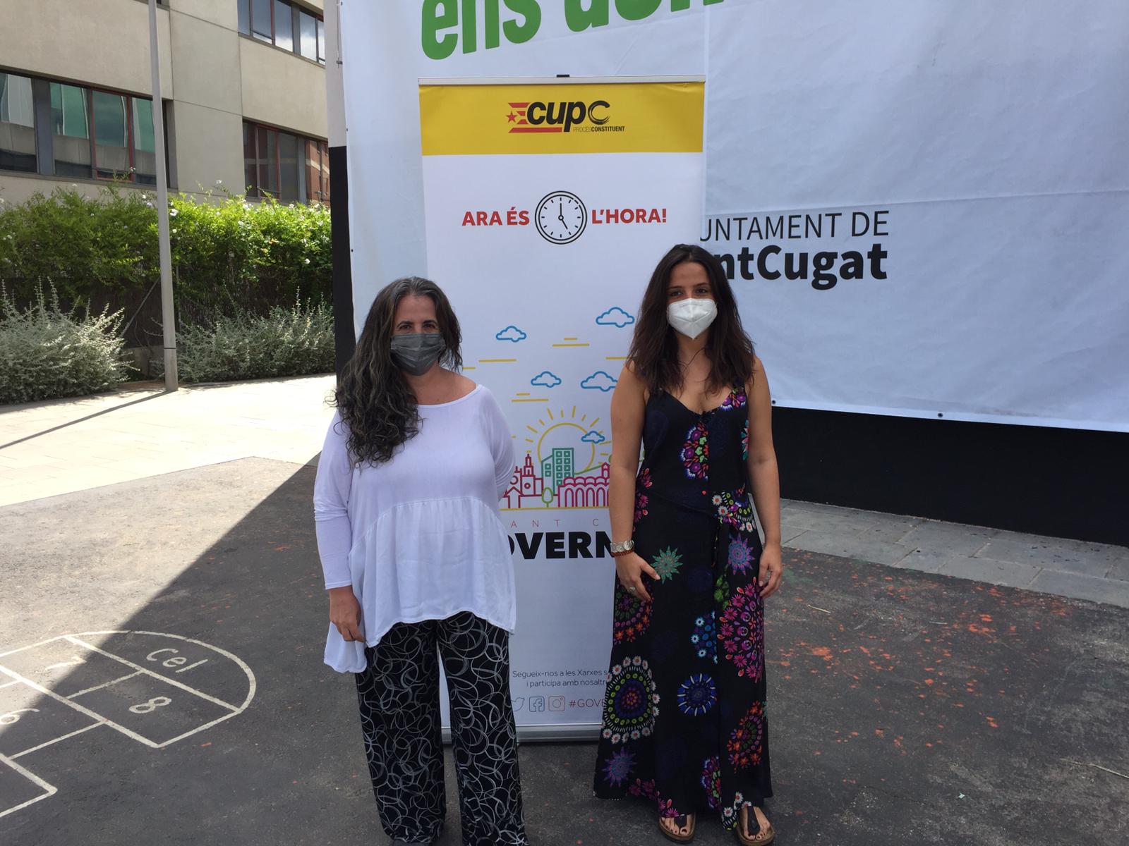 Lourdes Llorente i Maria Sirvent, durant la compareixença davant de l'Ajuntament. FOTO: JLSilva