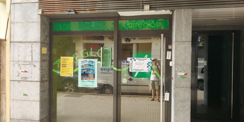 local precintat antic hilos e hilachas