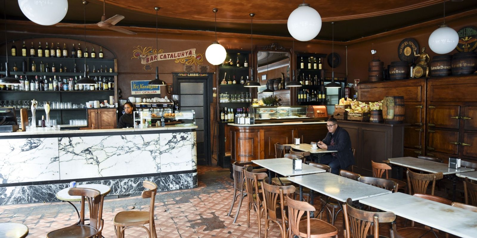 Interior del bar Catalunya. FOTO: Bernat Millet