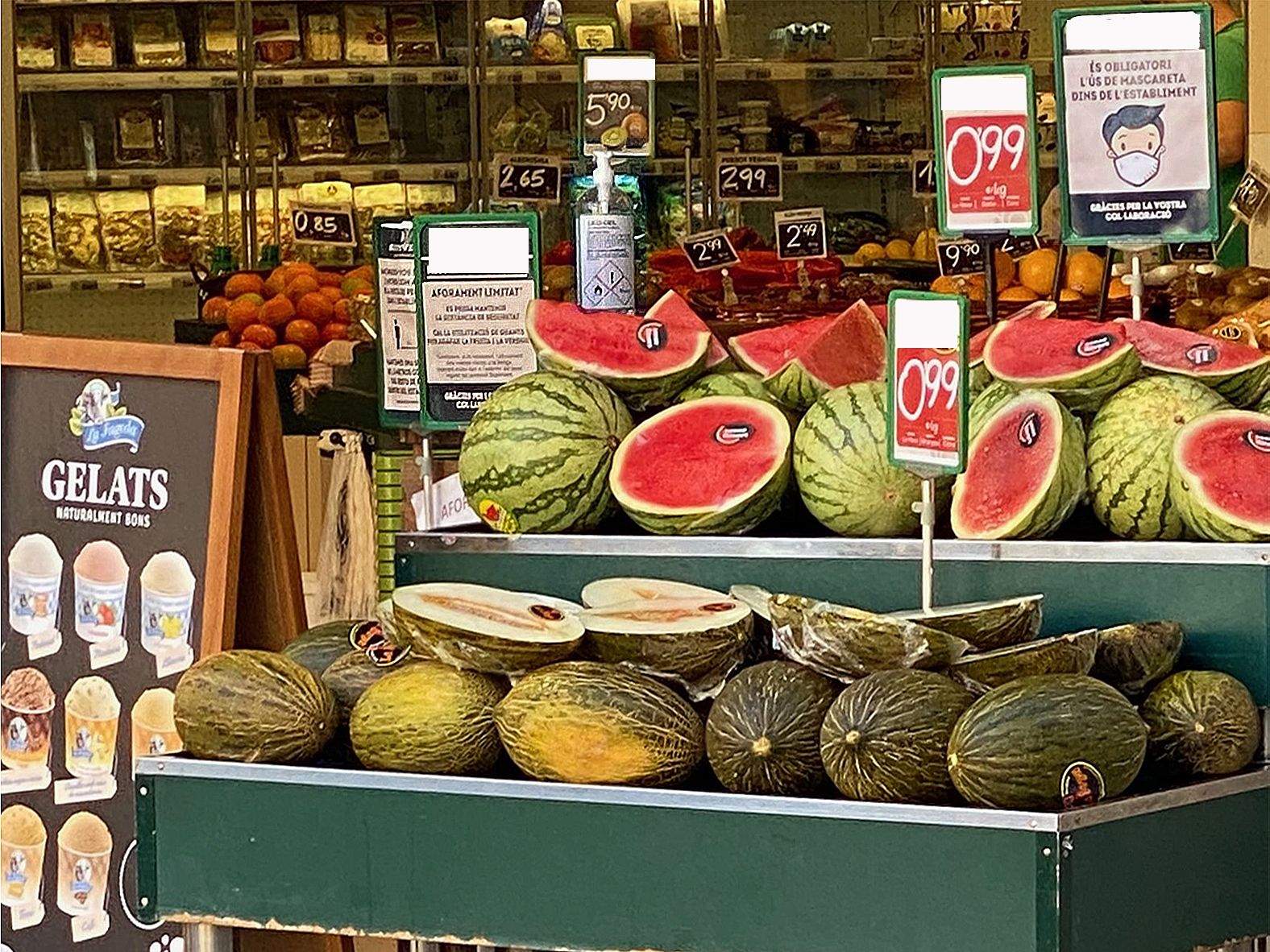  'COMPRI TRANQUIL' - feta a Sant Cugat  Avda  Cerdanyola. FOTO: Santiago Garcia Revilla