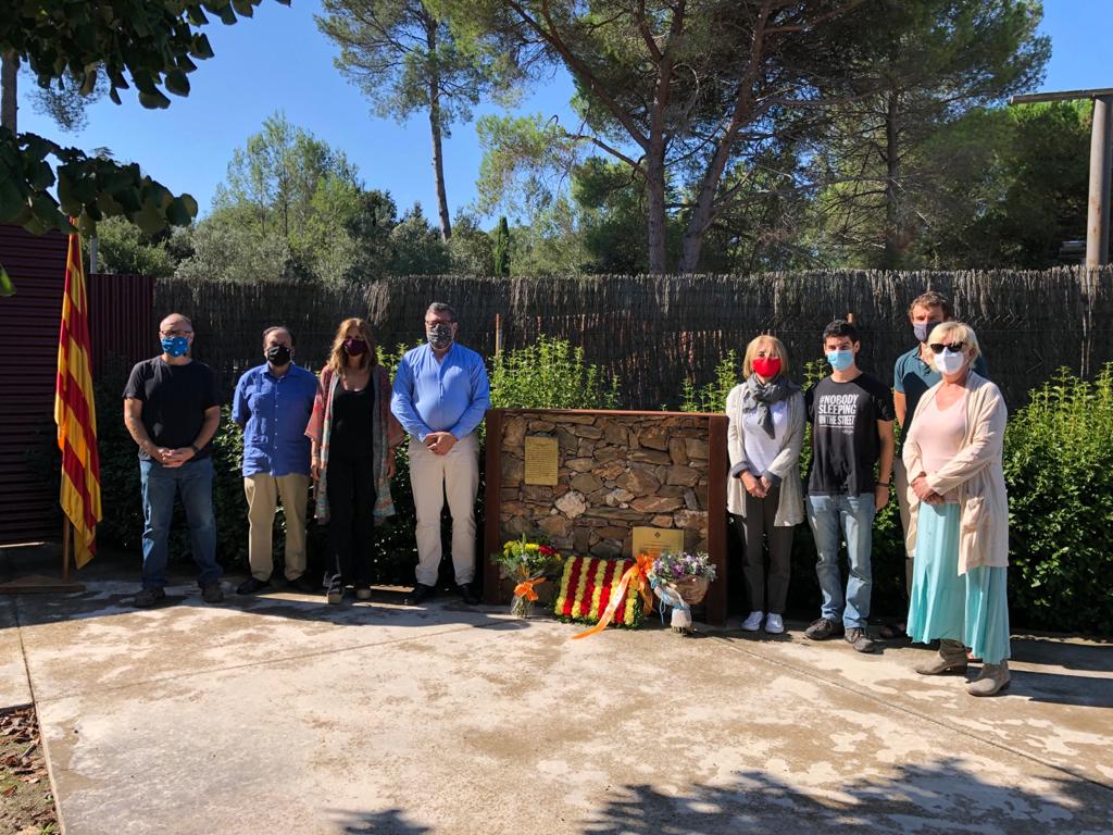 Ofrena floral a Valldoreix per la Diada FOTO: Cedida