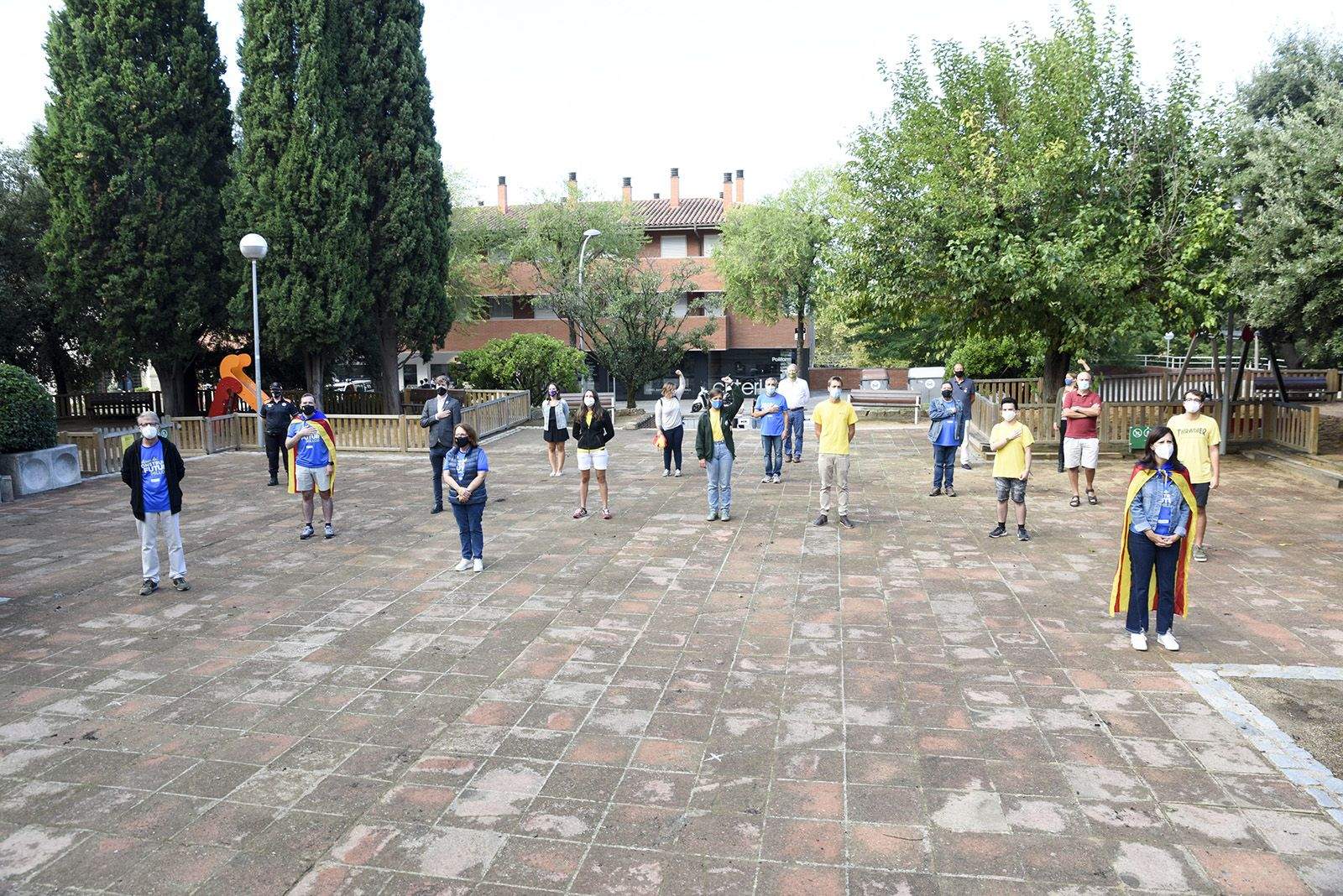 Assistents complint les normes de seguretat per a la precaució de la covid-19. Foto: Bernat Millet.