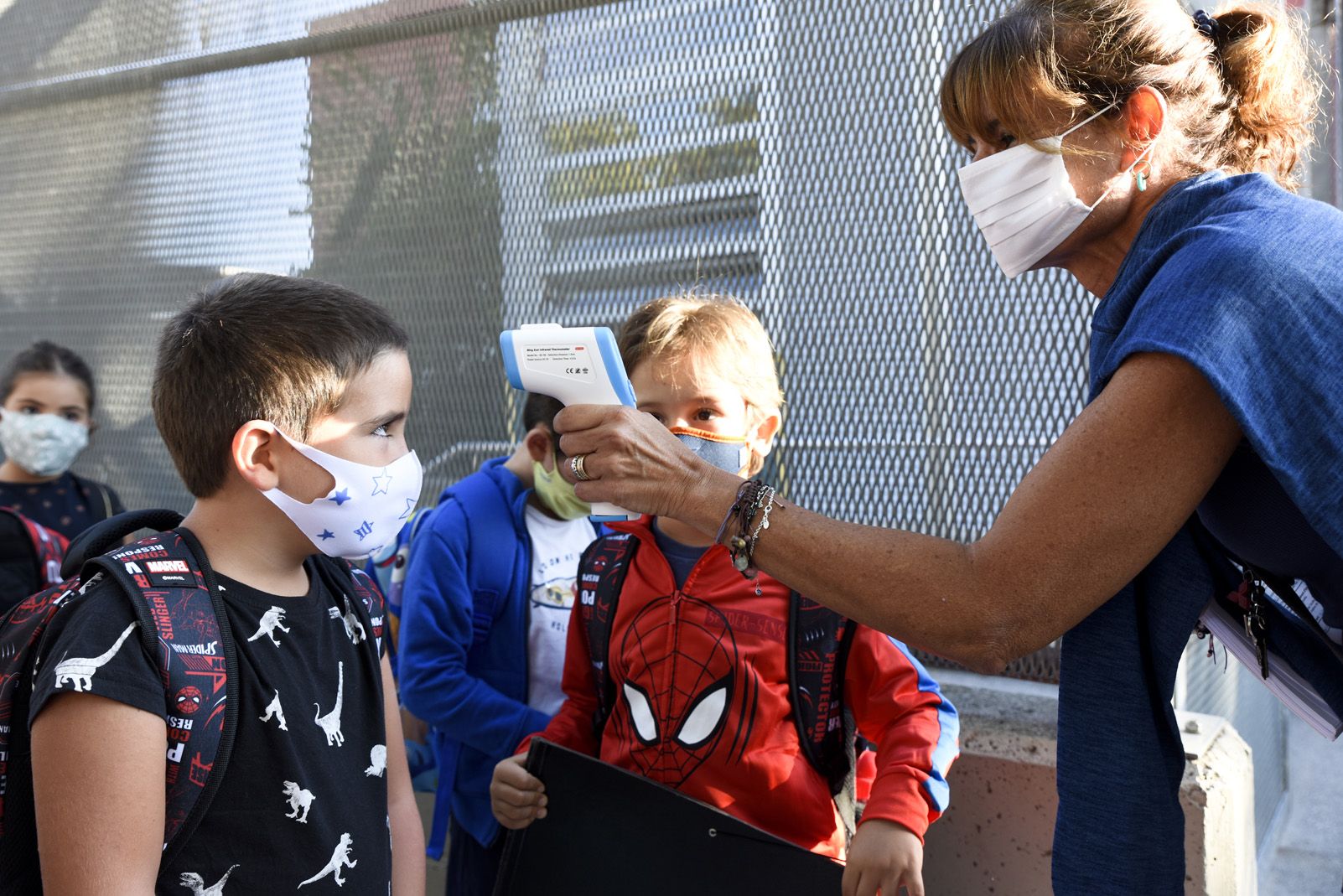 1er dia d'escola després de sis mesos al CEIP Gerbert d'Orlhac. Foto: Bernat Millet.
