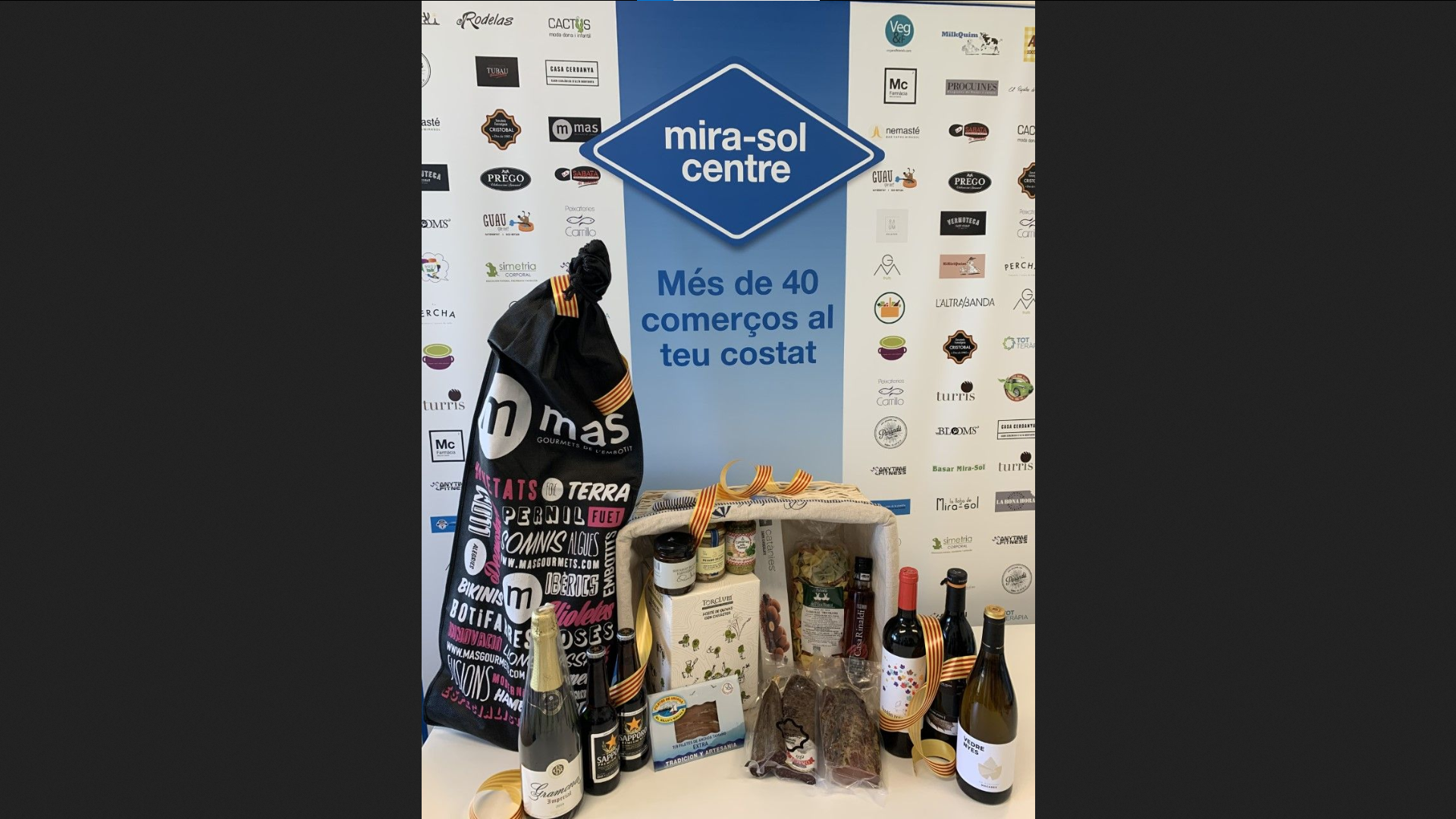 Aquesta és la cistella de productes gurmet que sorteja Mira-sol Centre FOTO: Cedida