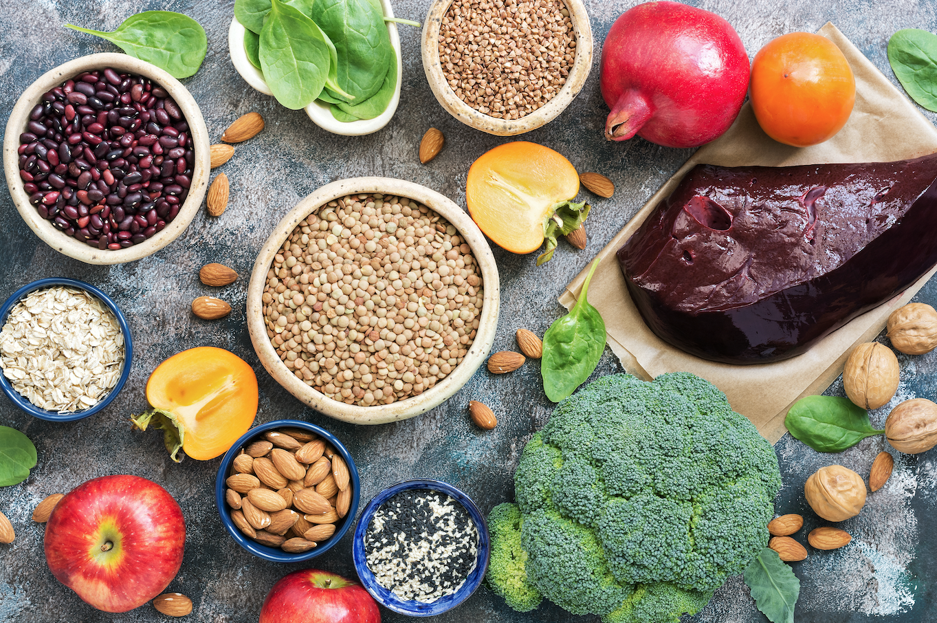 Una alimentació equilibrada i variada rica en verdures, fruita, cereals integrals i llegum FOTO: Cedida