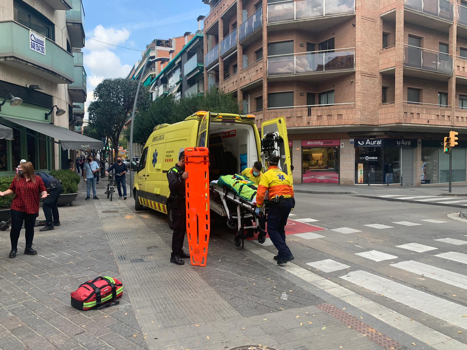 Els Serveis d'Emergència han atès al jove. FOTO: Ferran Mitjà