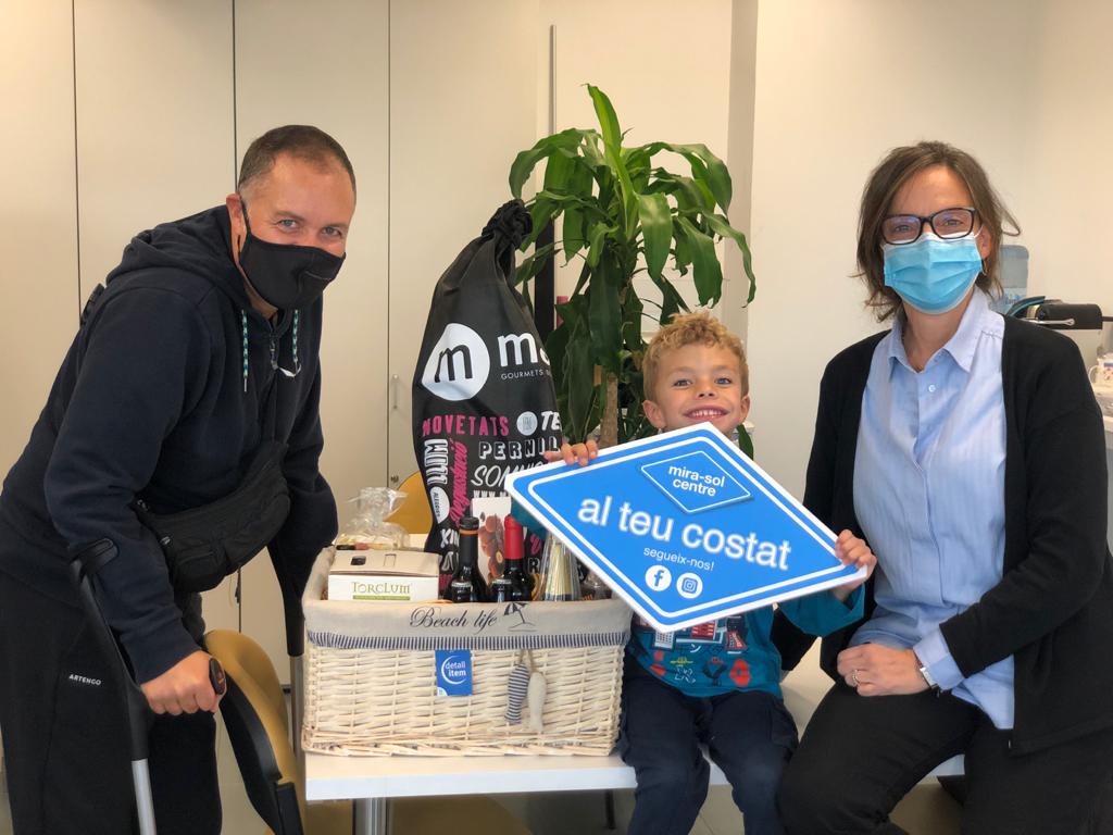 El guanyador de la cistella ja pot gaudir dels productes gurmet! FOTO: Cedida