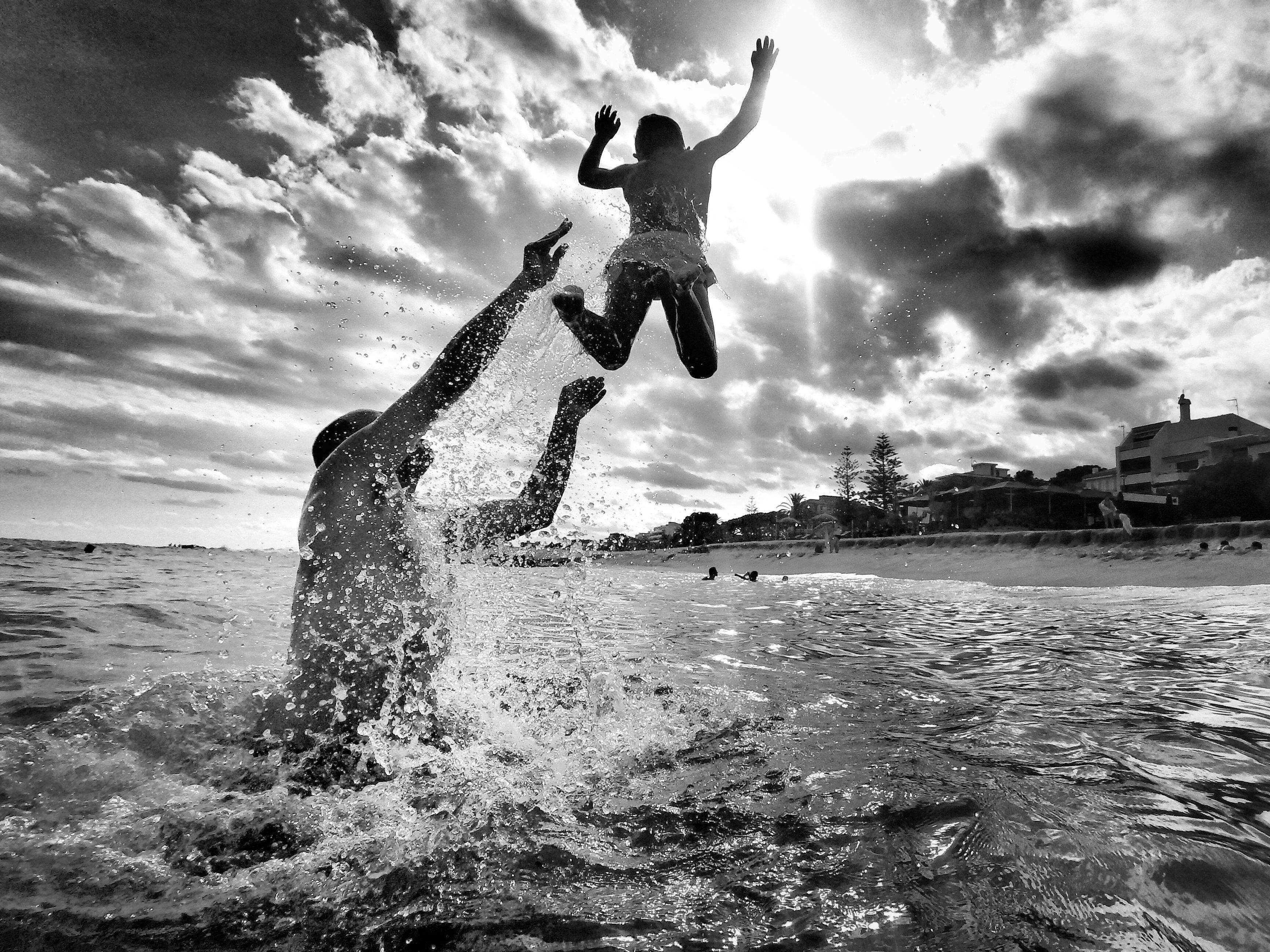 1r Premi   Entre el cel i l aigua Platja de Caldetes FOTO: M. Sergio López Conde 