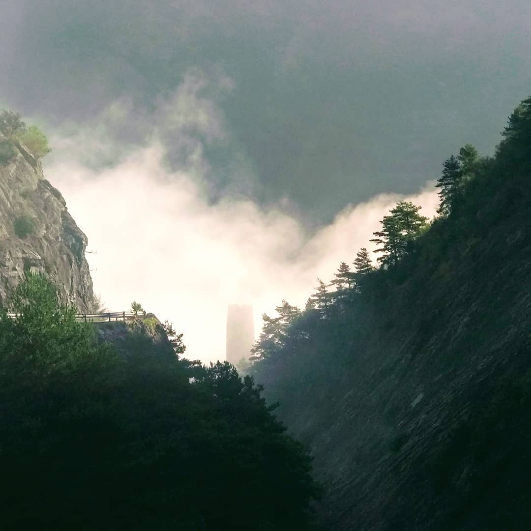 ingridsabate   La torre #escalo entre la boira