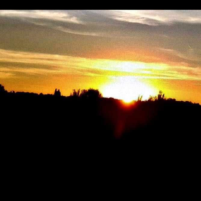 latorreconte   Posta de sol. A la dreta Montserrat