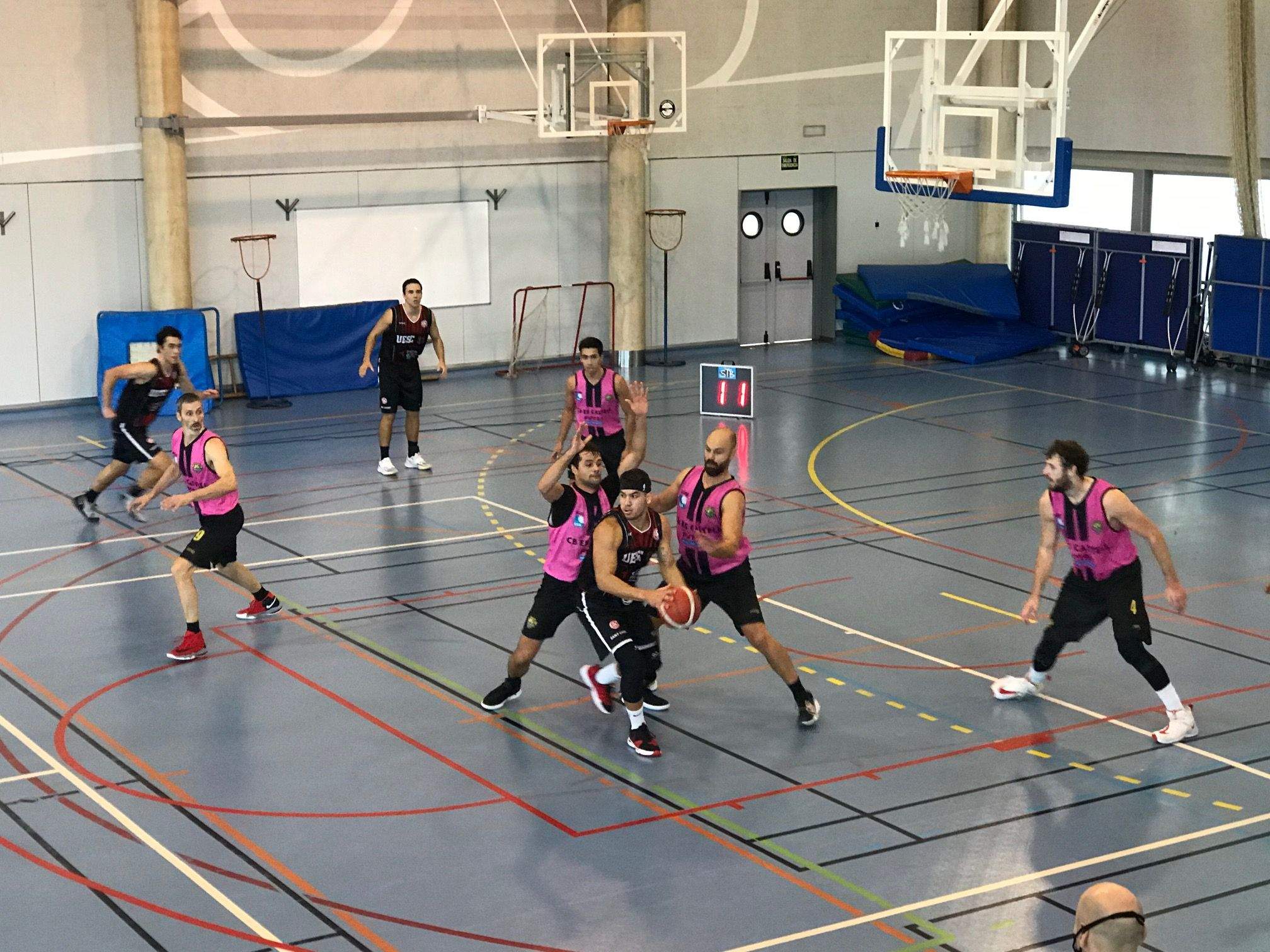 Rafa Melgarejo, de la Unió Esportiva Sant Cugat, ha estat el màxim anotador dels vermell-i-negres amb 13 punts. FOTO: Nielo Ballart