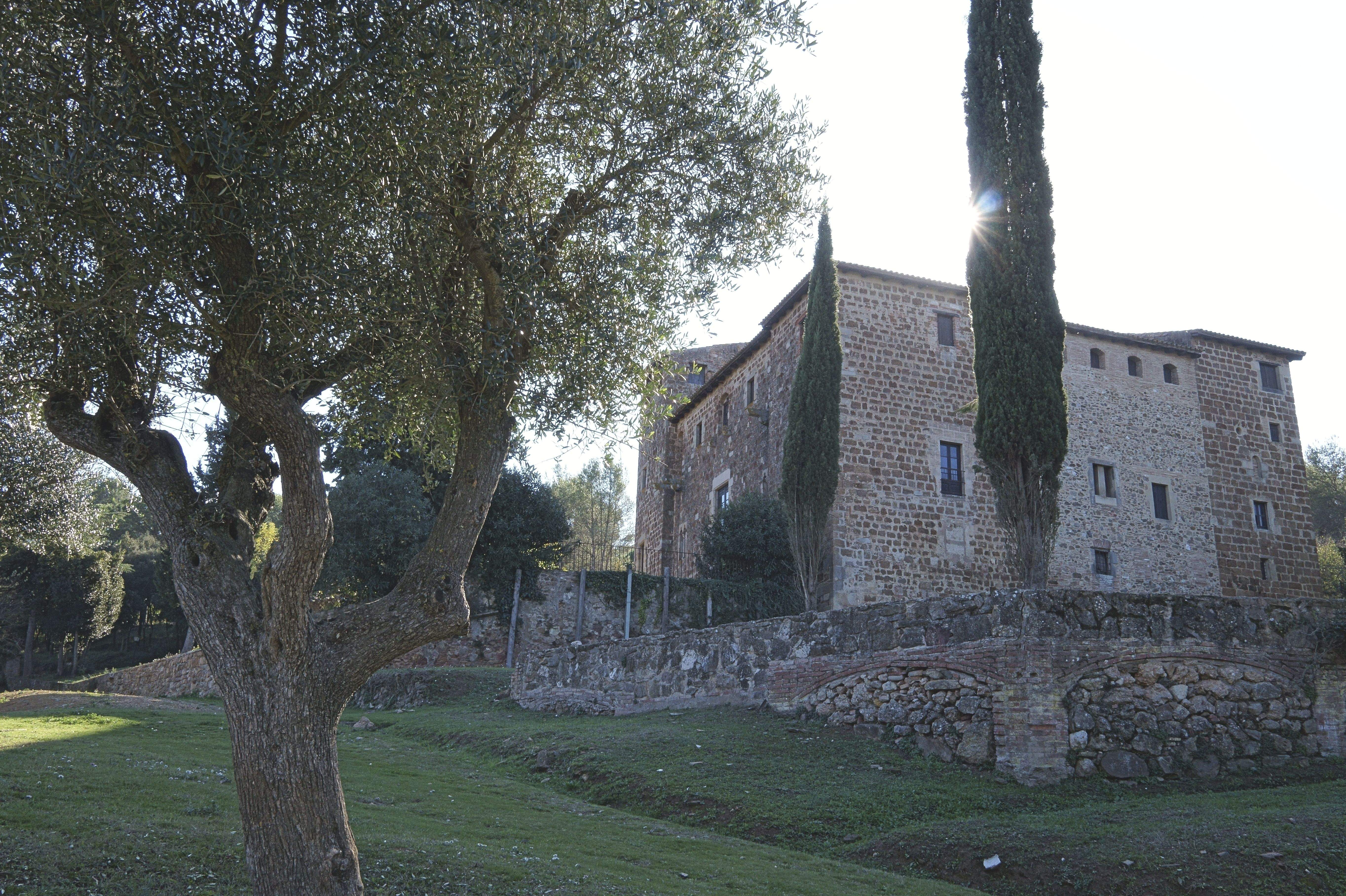 Exterior de la masia de Torre Negra. FOTOS: Quim Llop