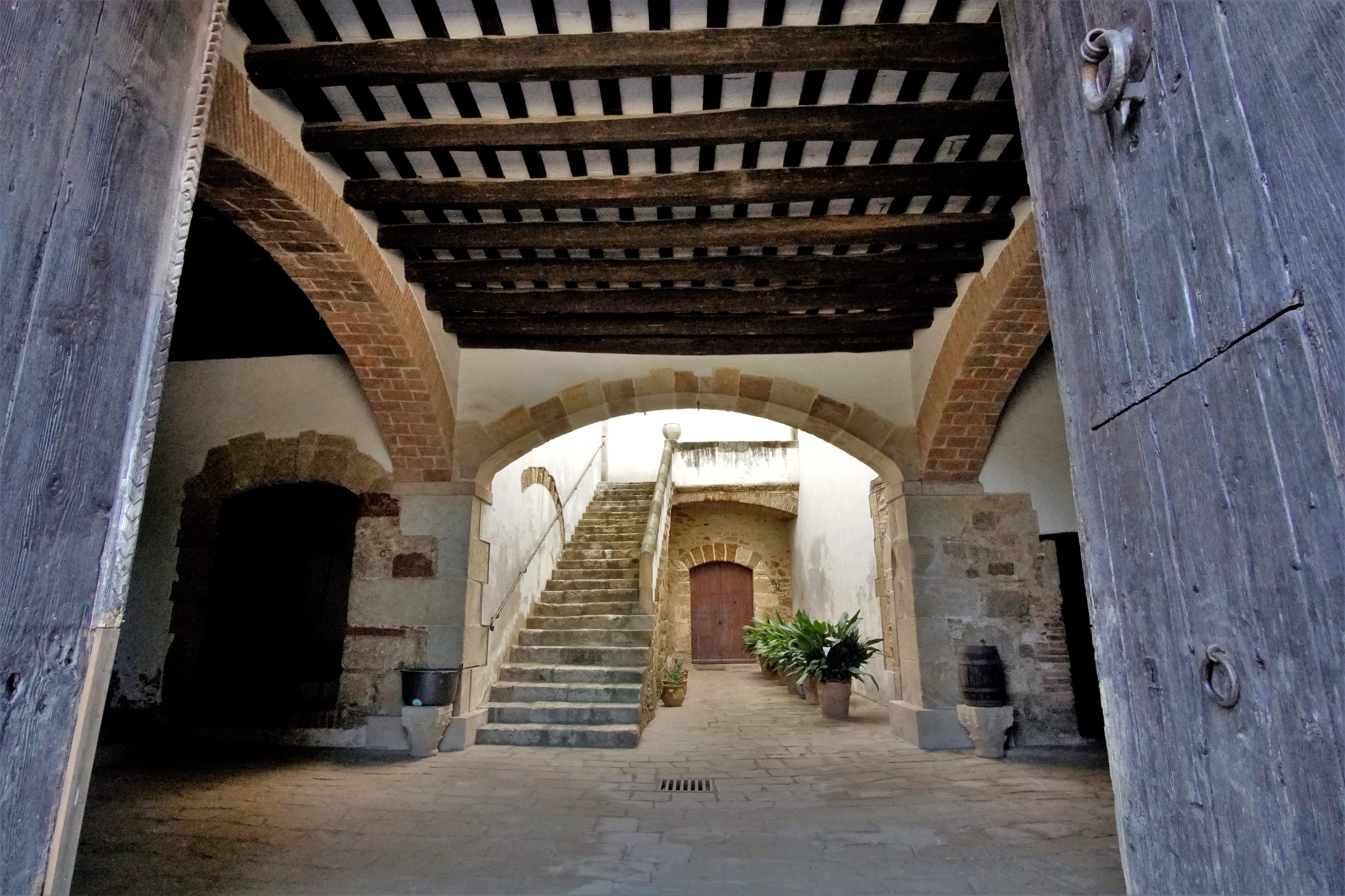 Pati interior de la masia de Torre Negra. FOTOS: Quim Llop