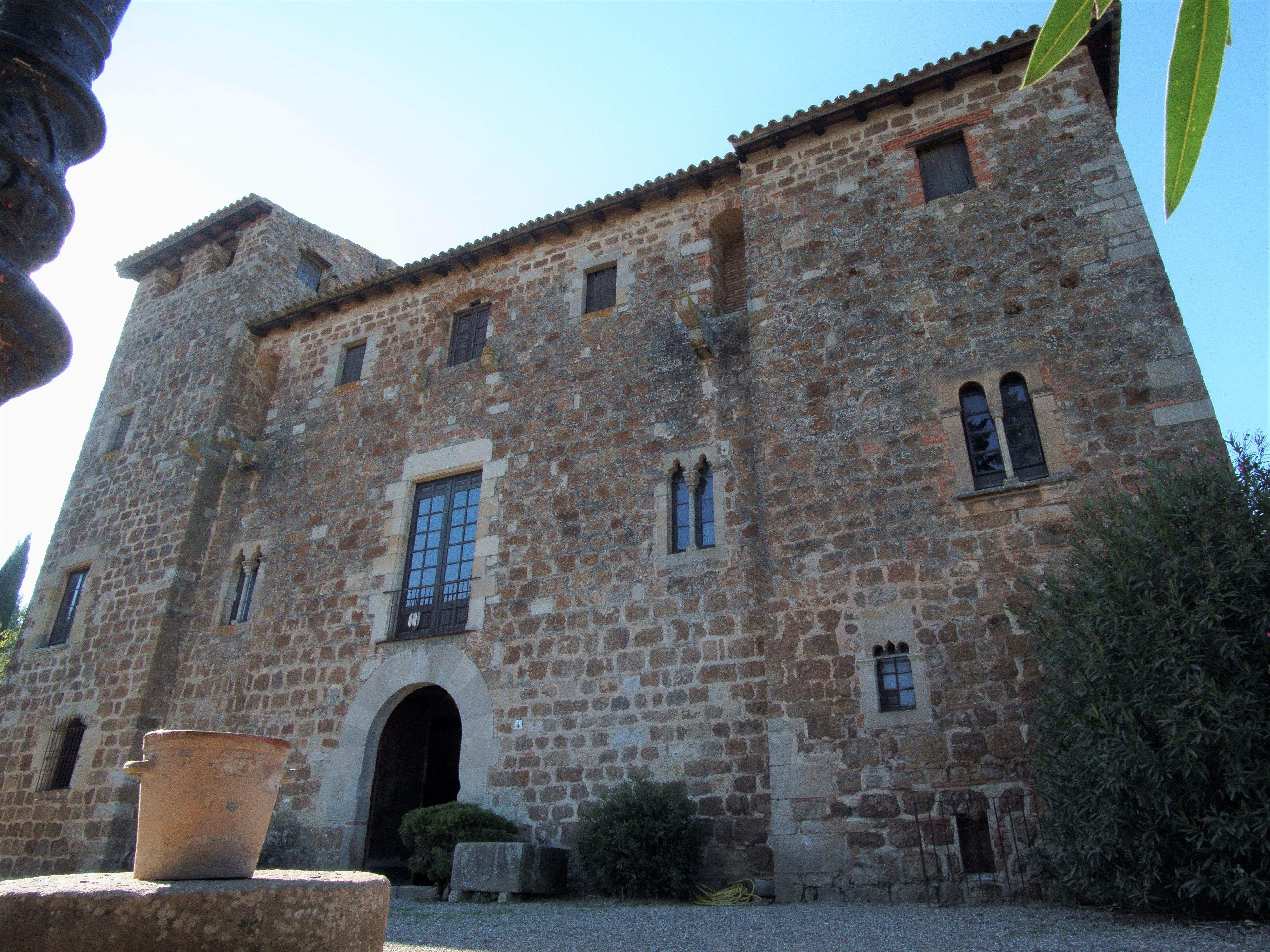 Exterior de la masia de Torre Negra. FOTOS: Quim Llop