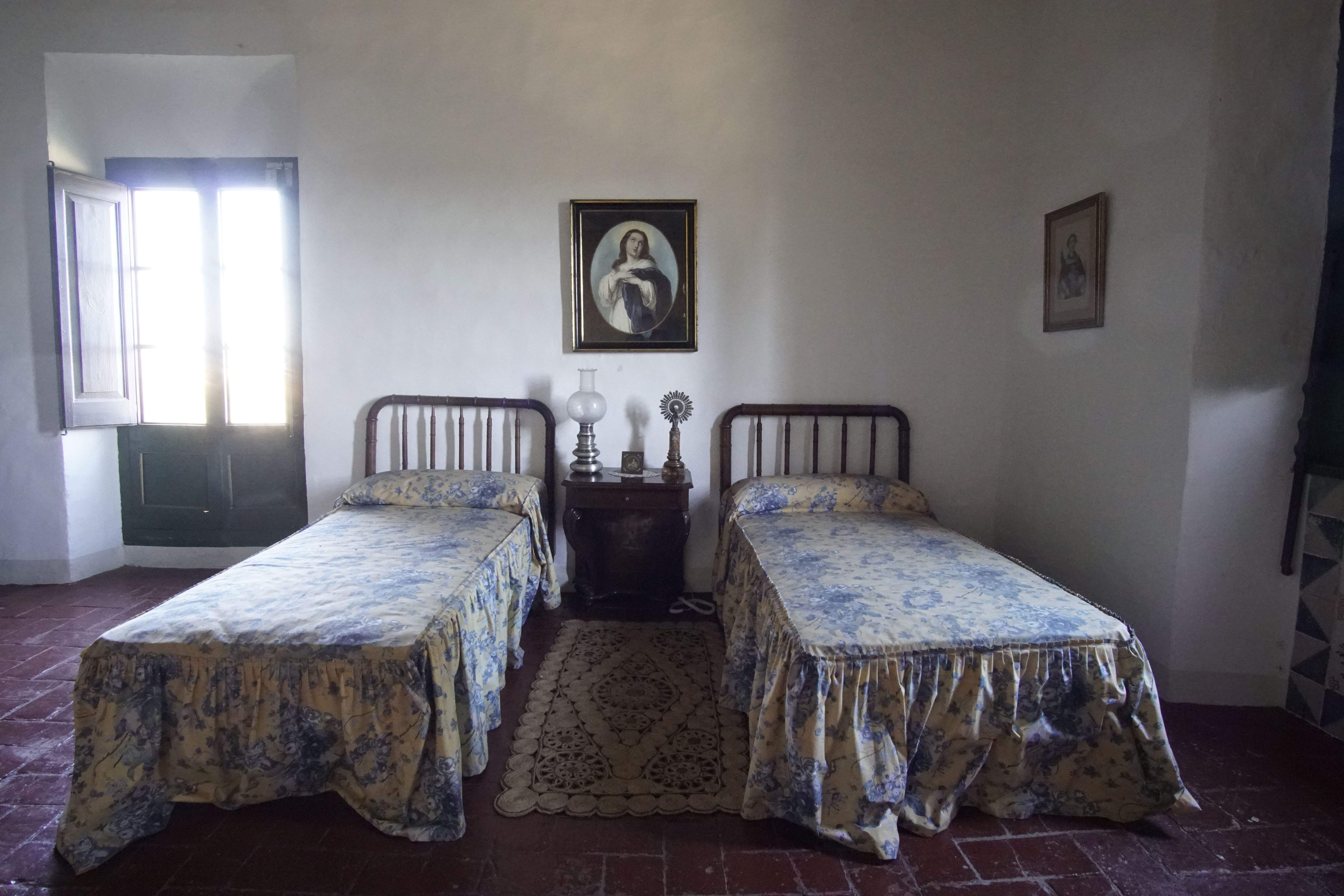 Dormitori de La masia de Torre Negra. FOTOS: Quim Llop