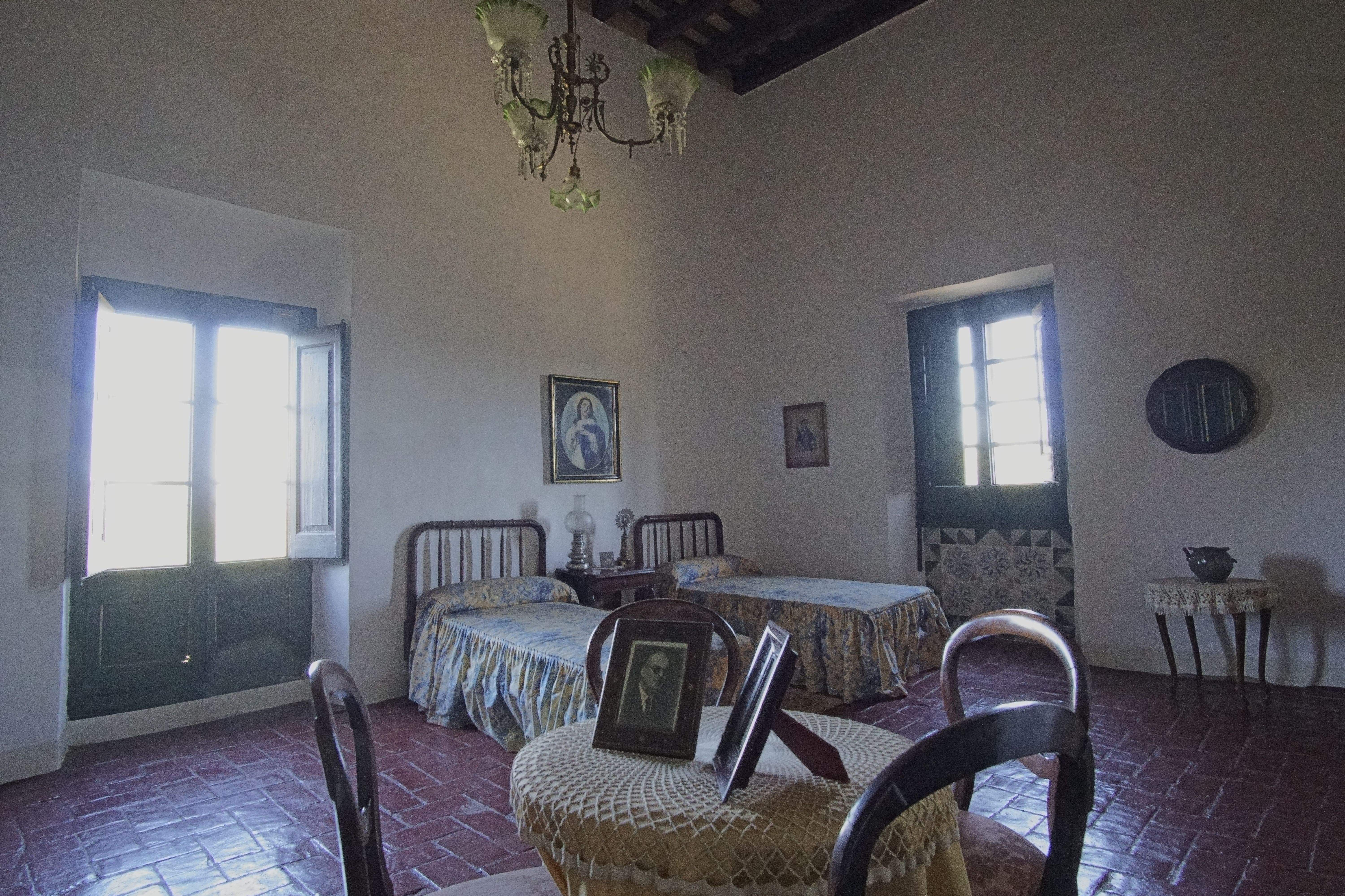 Dormitori de La masia de Torre Negra. FOTOS: Quim Llop