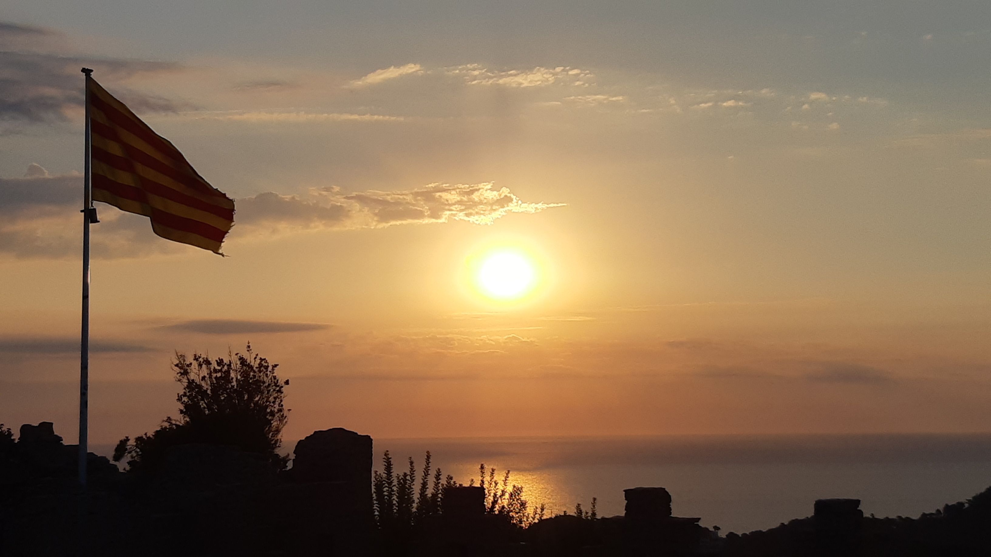 Alba des del castell. Des del Castell de Begur#CARLOS CARRETERO ADELANTADO 272