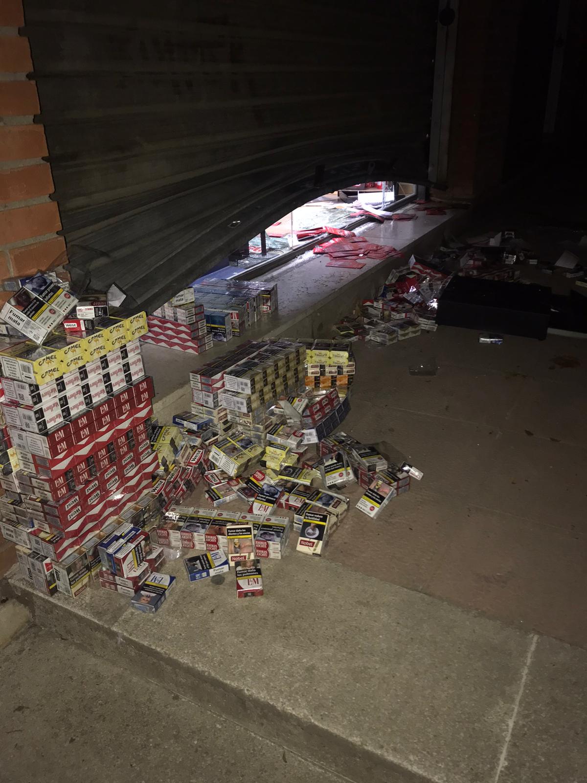 La porta de l'estanc va quedar així FOTO: Cedida