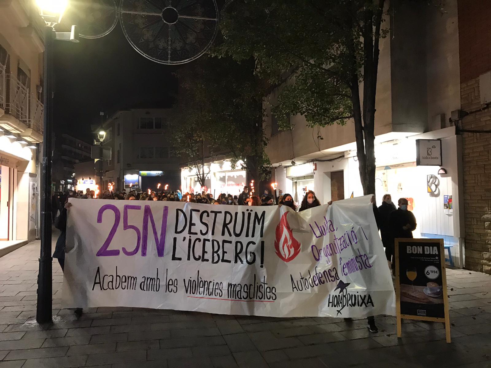 Marxa de torxes contra la violència masclista a Sant Cugat. FOTO: Ferran Mitjà