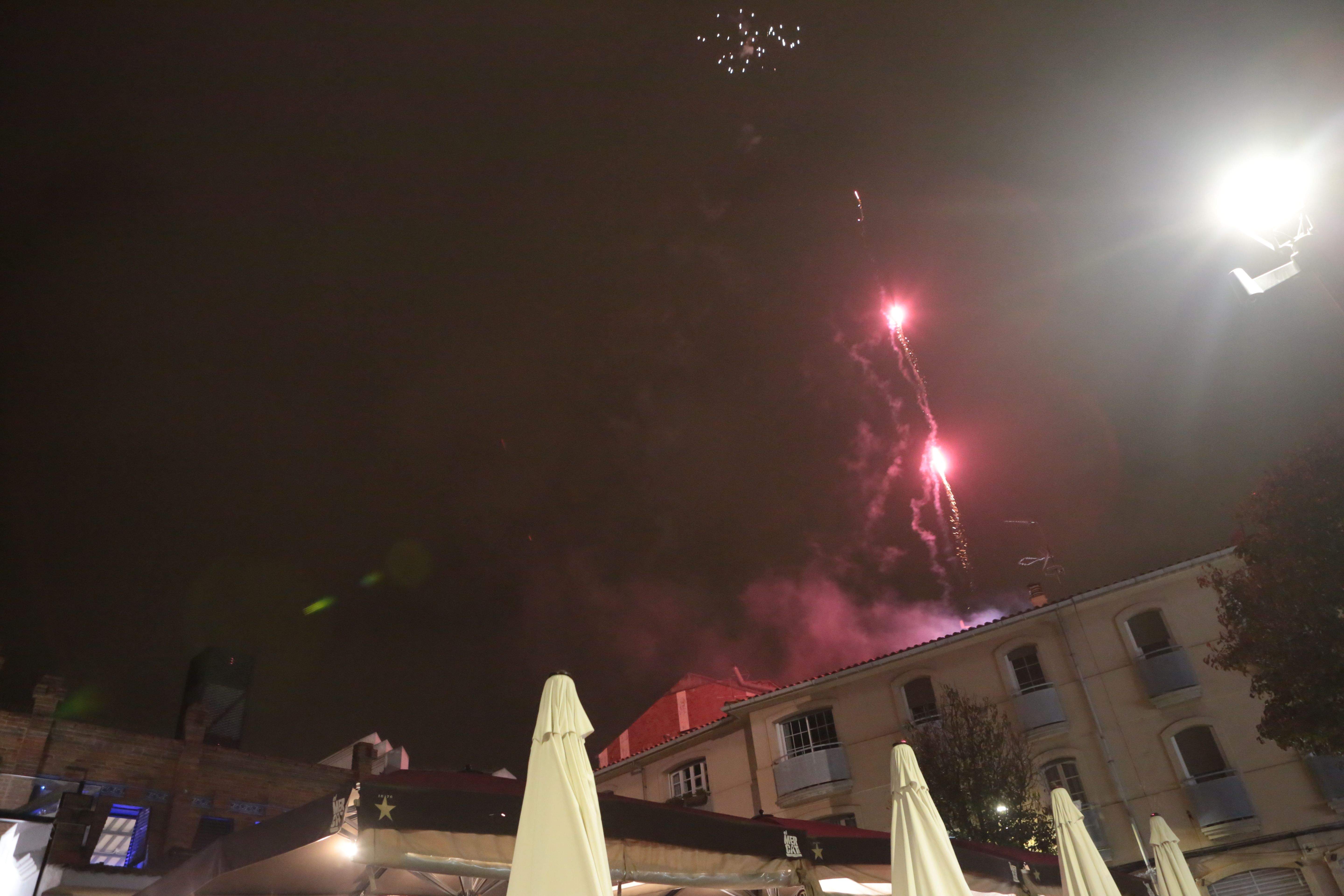 Traca i focs artificials de Diables abans de l'encesa de llums de Nadal. FOTO: Artur Ribera