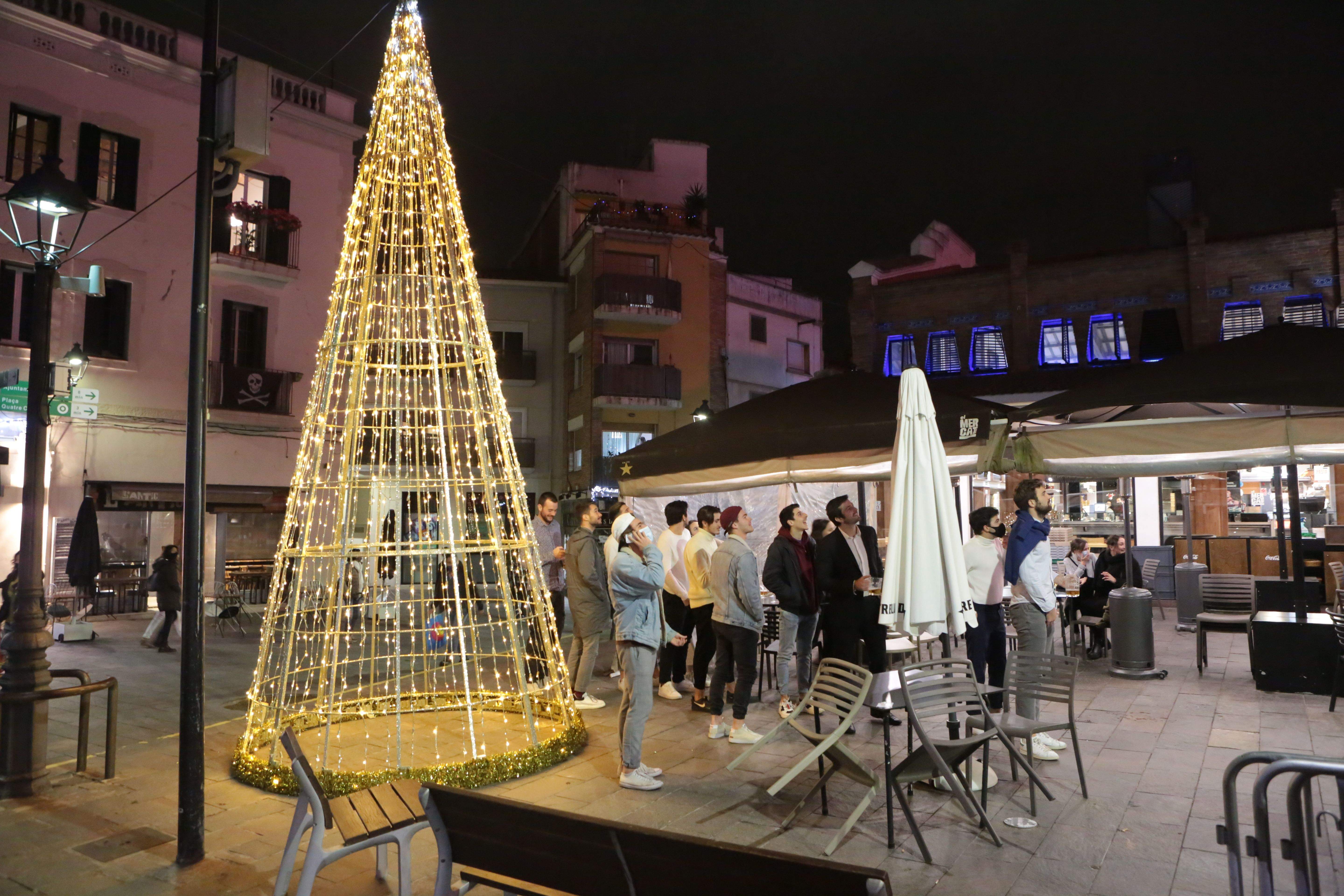Arbre de llums de Nadal a Sant Cugat. FOTO: Artur Ribera