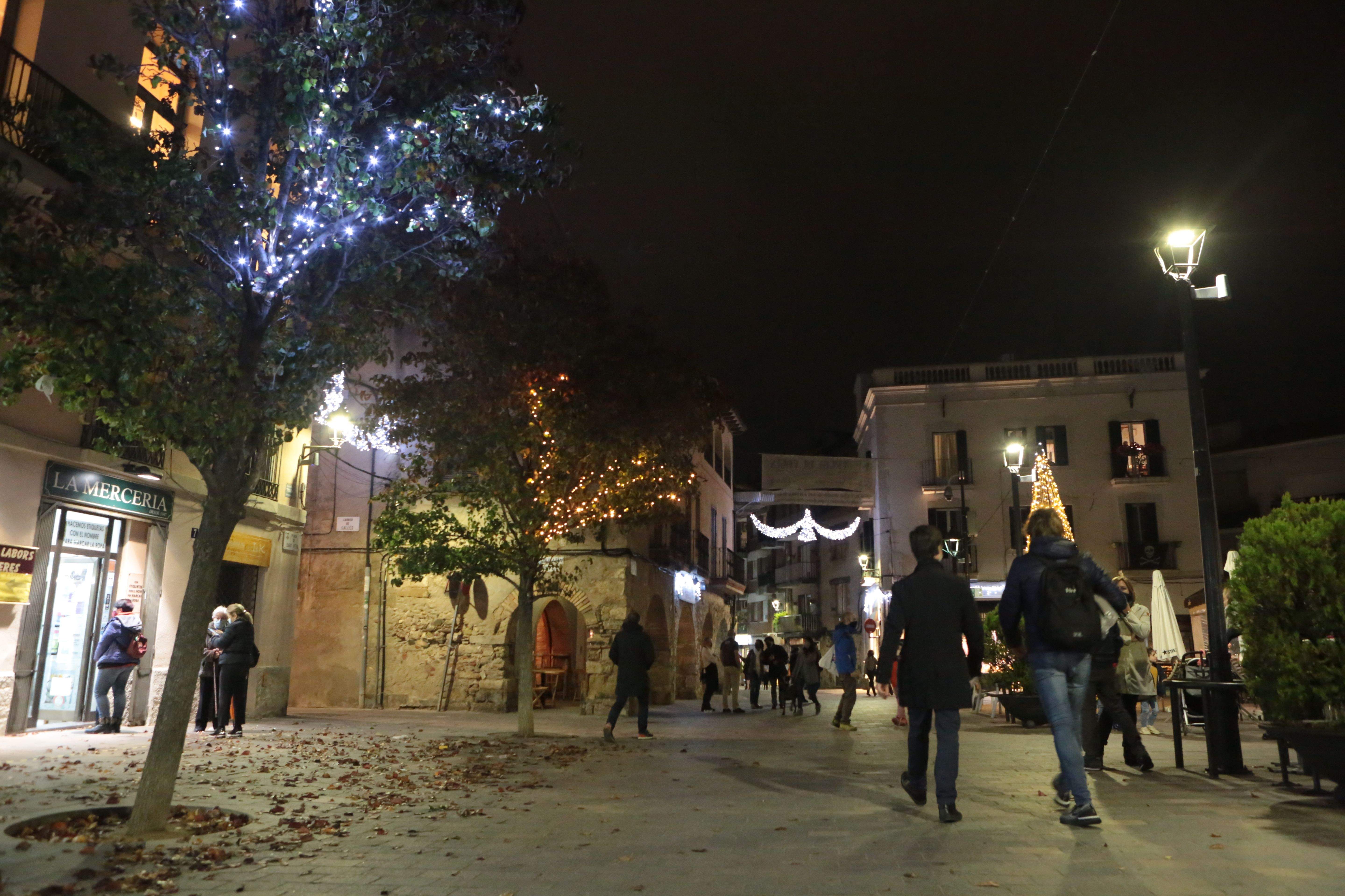 Els llums de Nadal ja brillen a Sant Cugat. FOTO: Artur Ribera