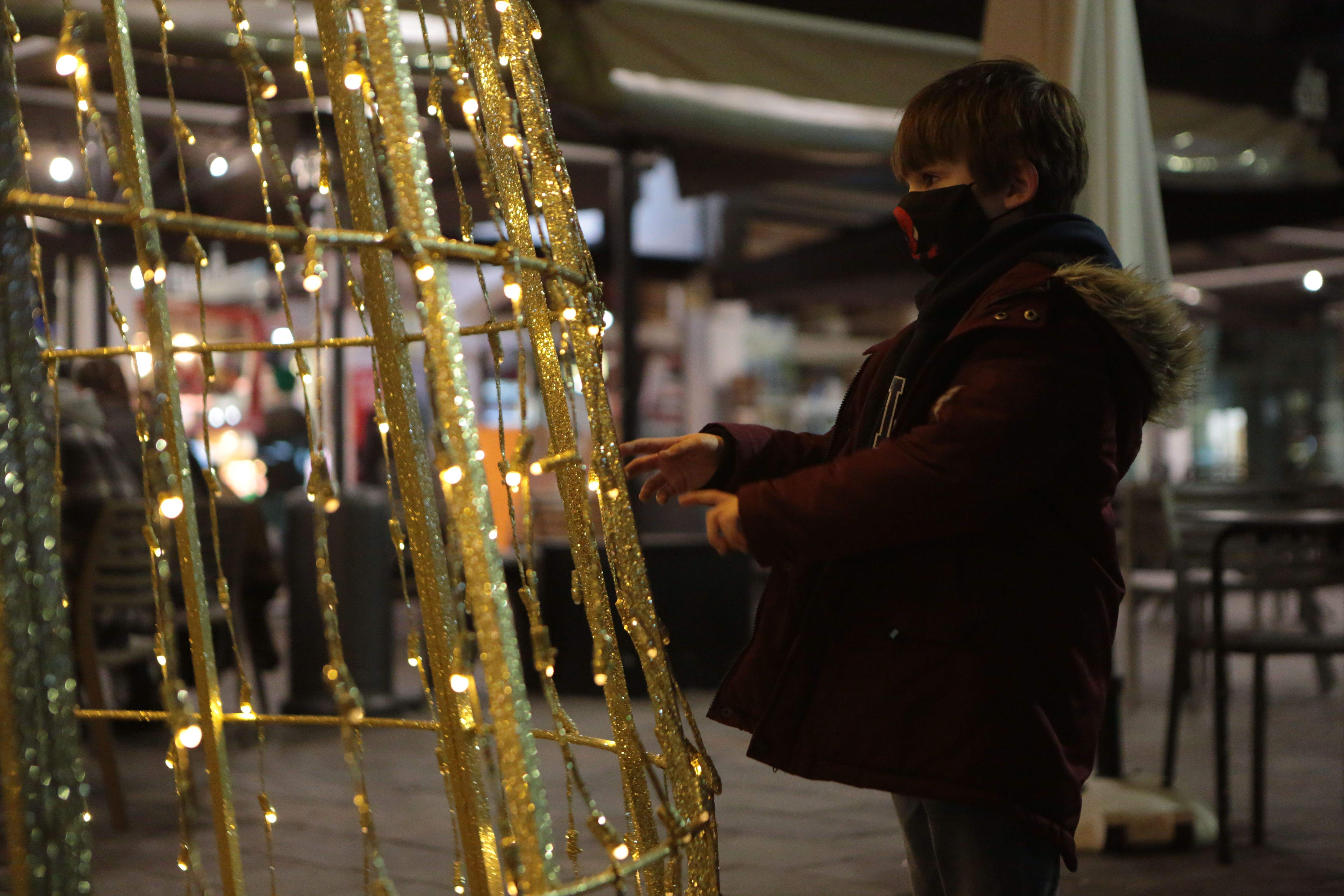 Arbre de llums de Nadal a Sant Cugat. FOTO: Artur Ribera