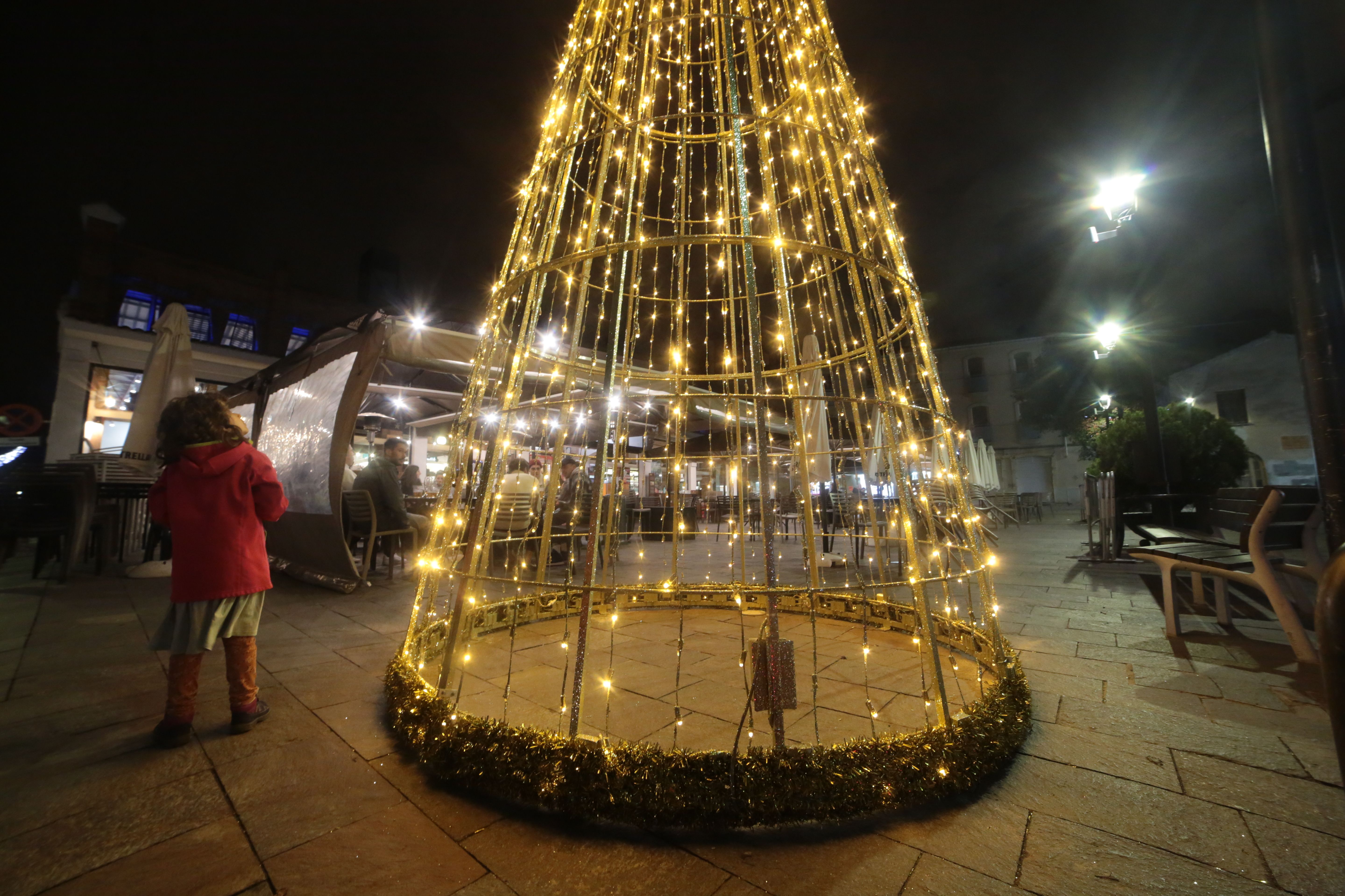 Arbre de llums de Nadal a Sant Cugat. FOTO: Artur Ribera