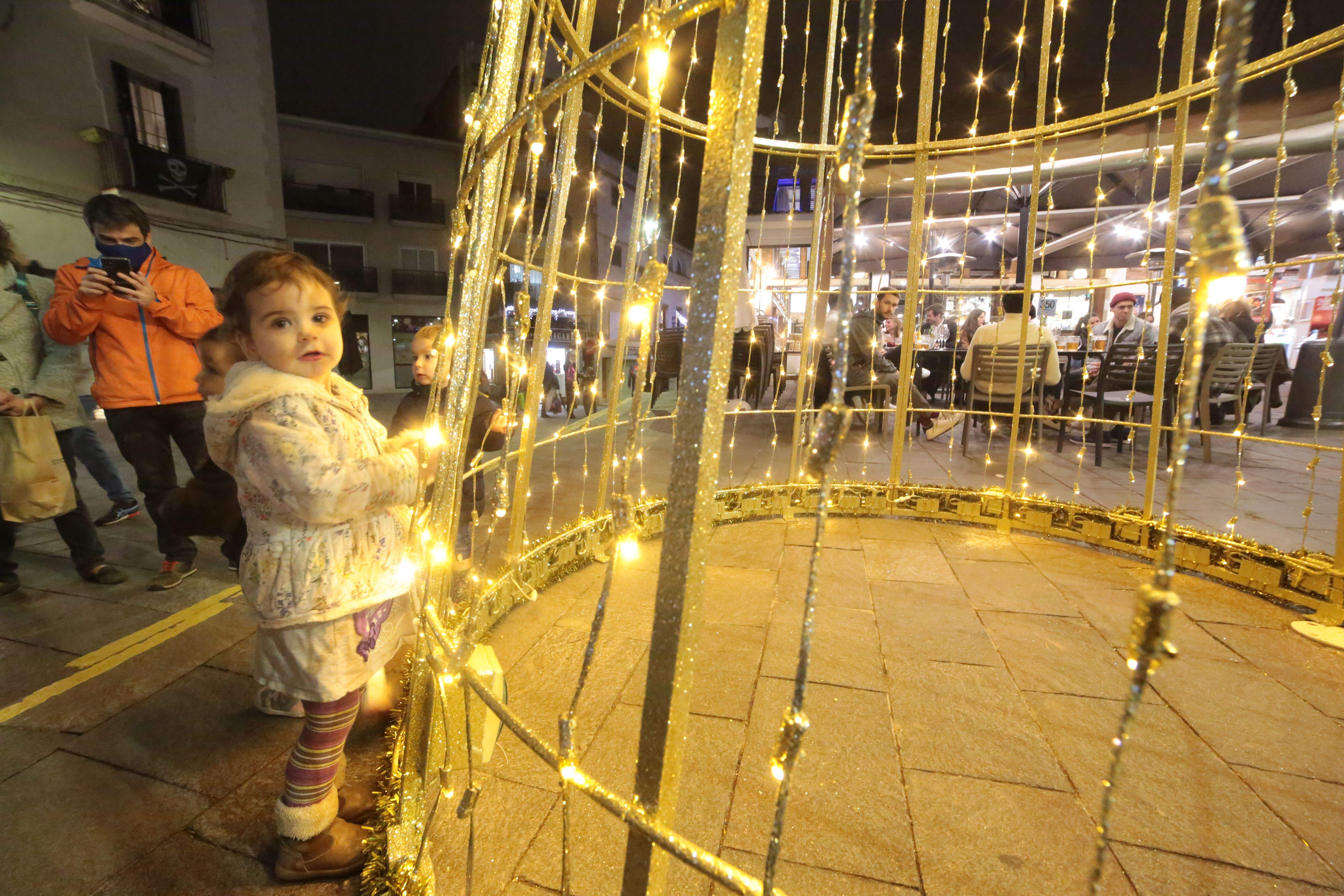 Arbre de llums de Nadal a Sant Cugat. FOTO: Artur Ribera
