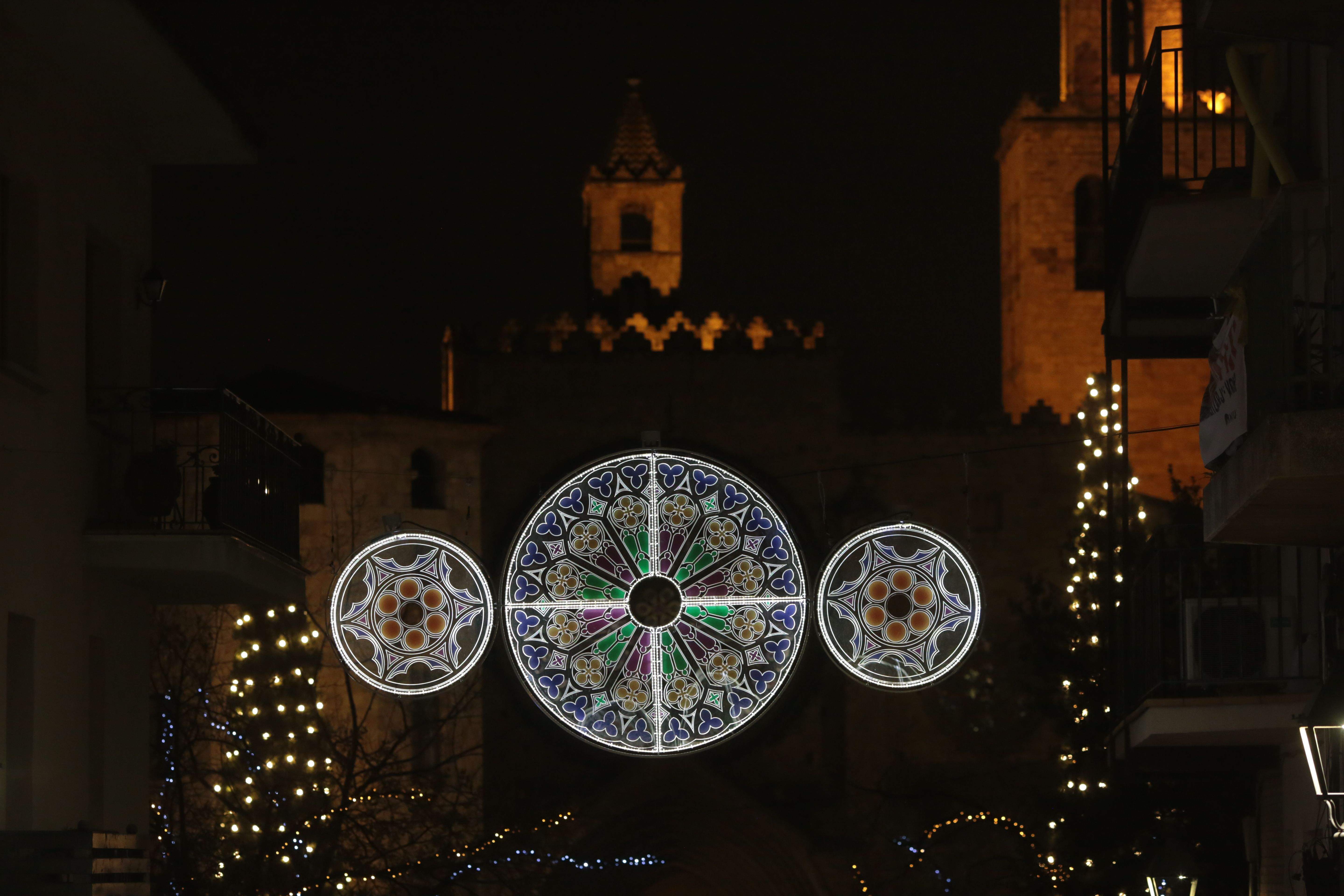 Els llums de Nadal ja brillen a Sant Cugat. FOTO: Artur Ribera